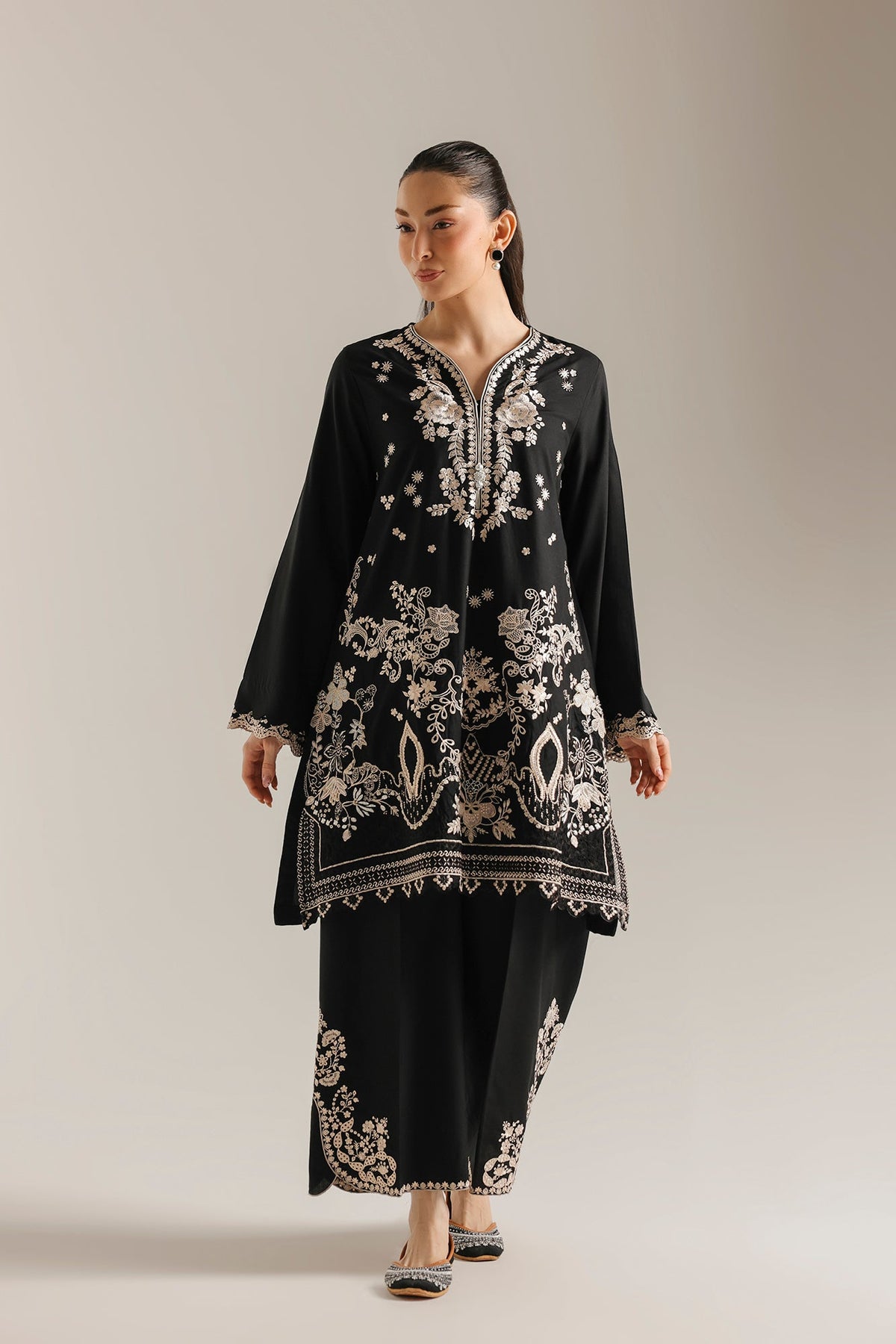 EMBROIDERED SUIT (E4764-103-901)