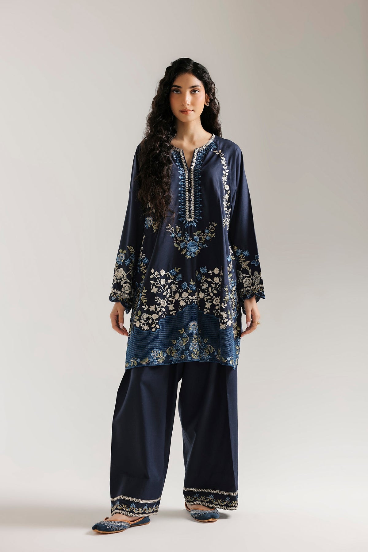 EMBROIDERED SUIT (E4765-103-619)