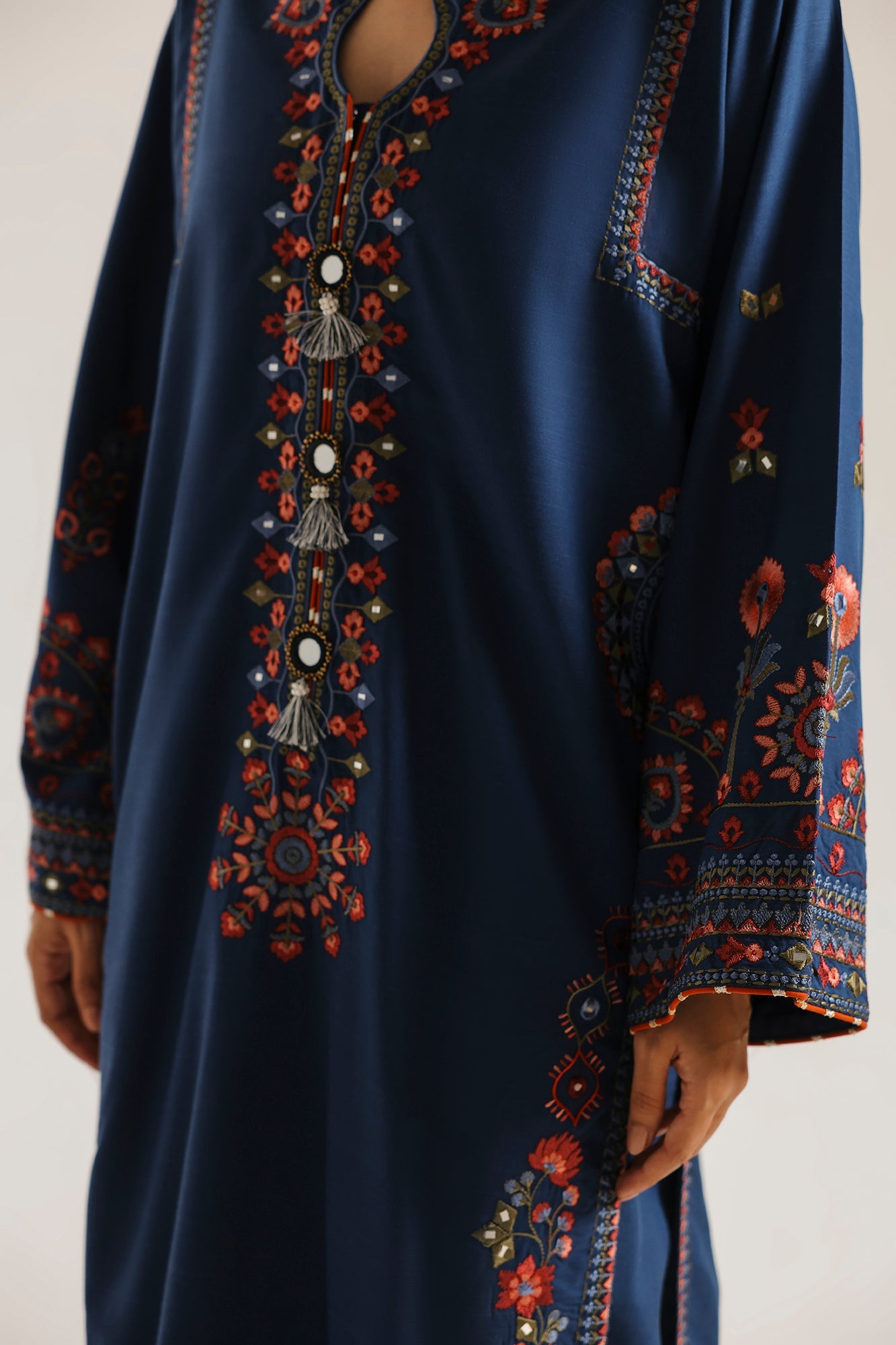 EMBROIDERED SUIT (E4768/103/618)