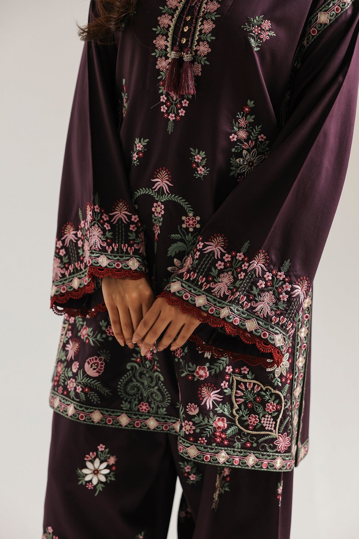 EMBROIDERED SUIT (E4775-103-503)