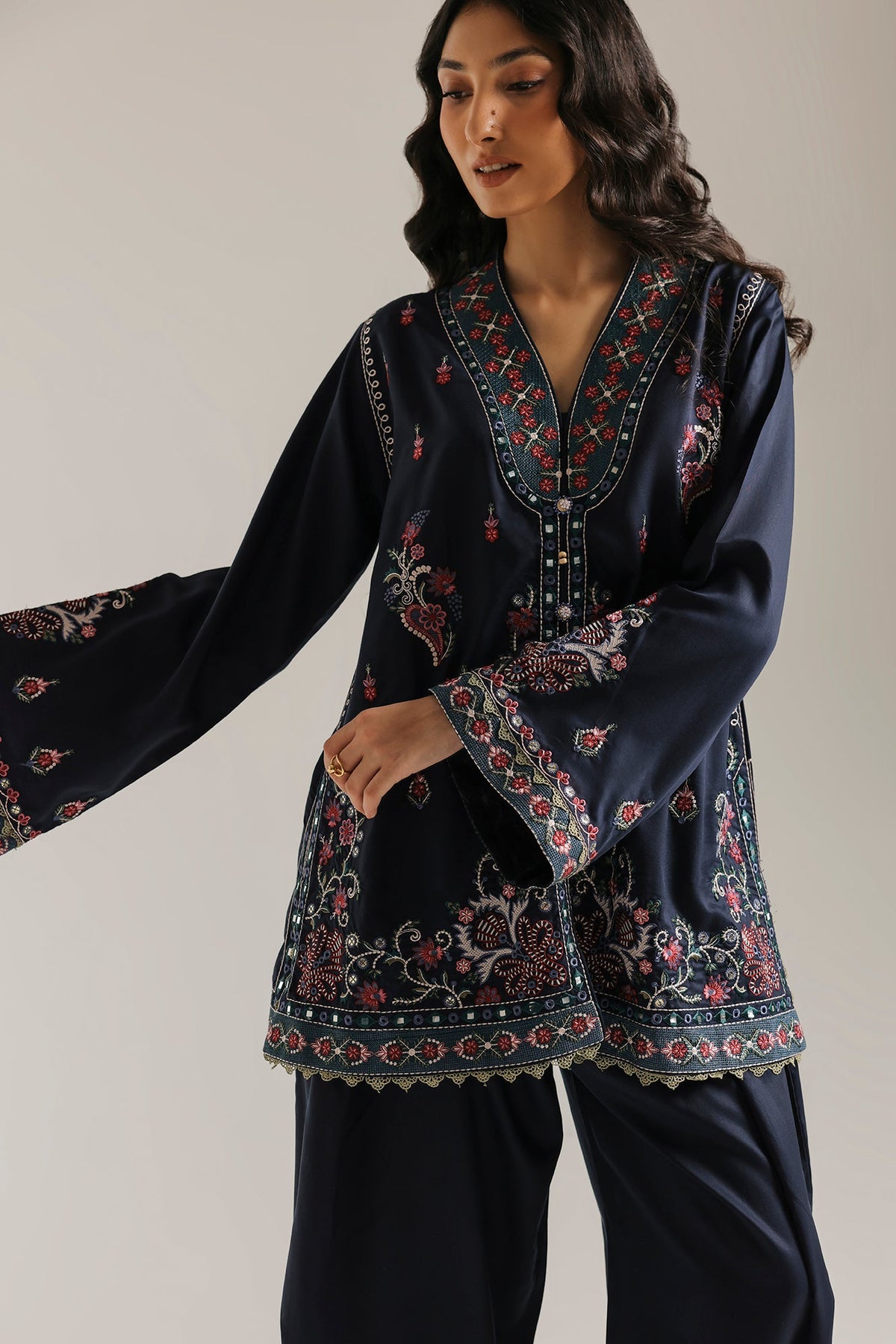 EMBROIDERED SUIT (E4776-103-620)