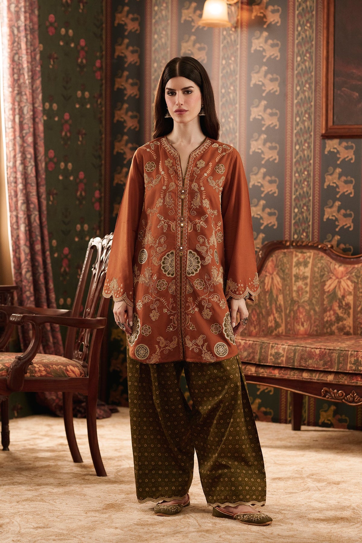 EMBROIDERED SUIT (E4779-103-205)
