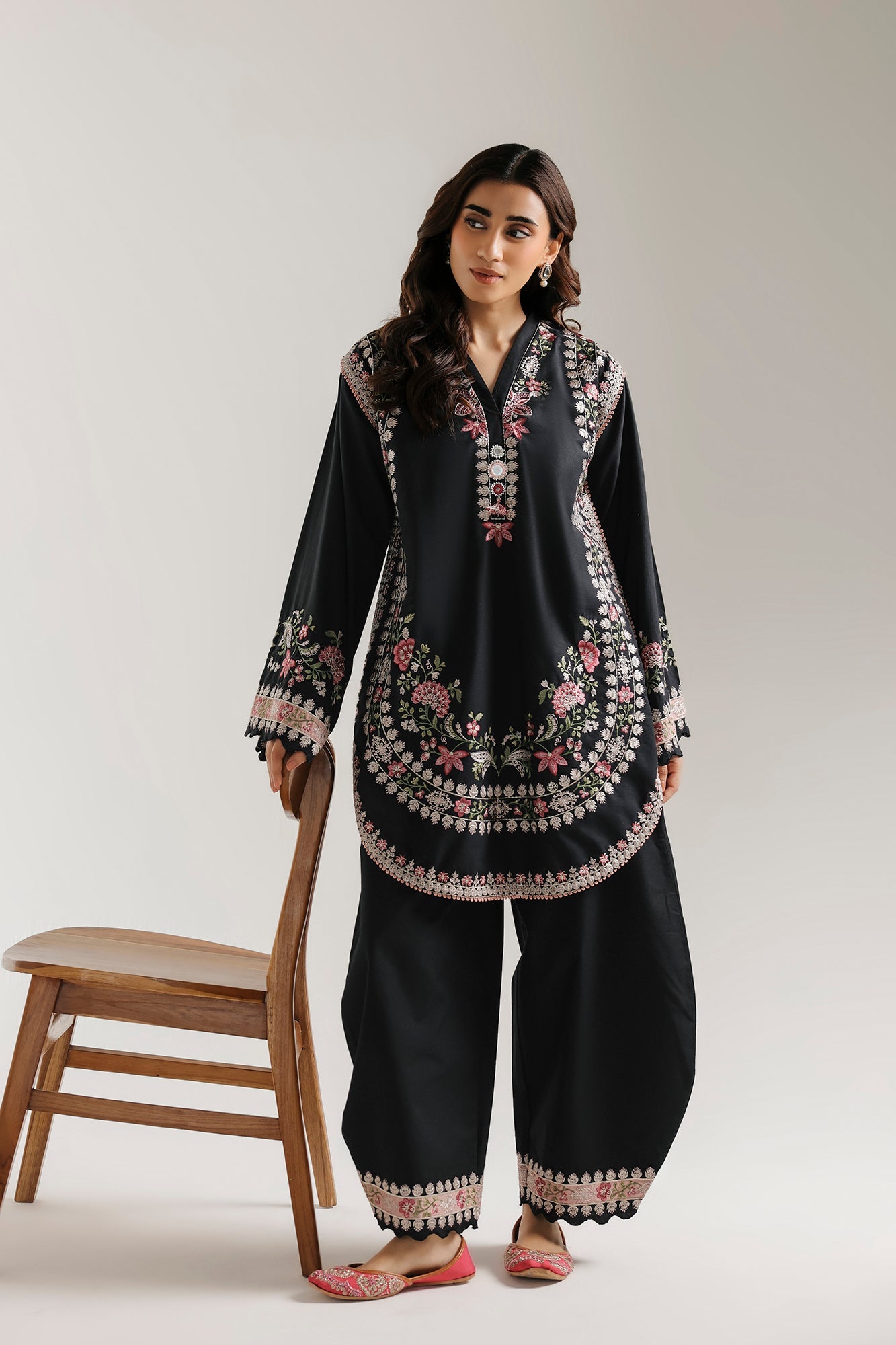 EMBROIDERED SUIT (E4790-103-901)