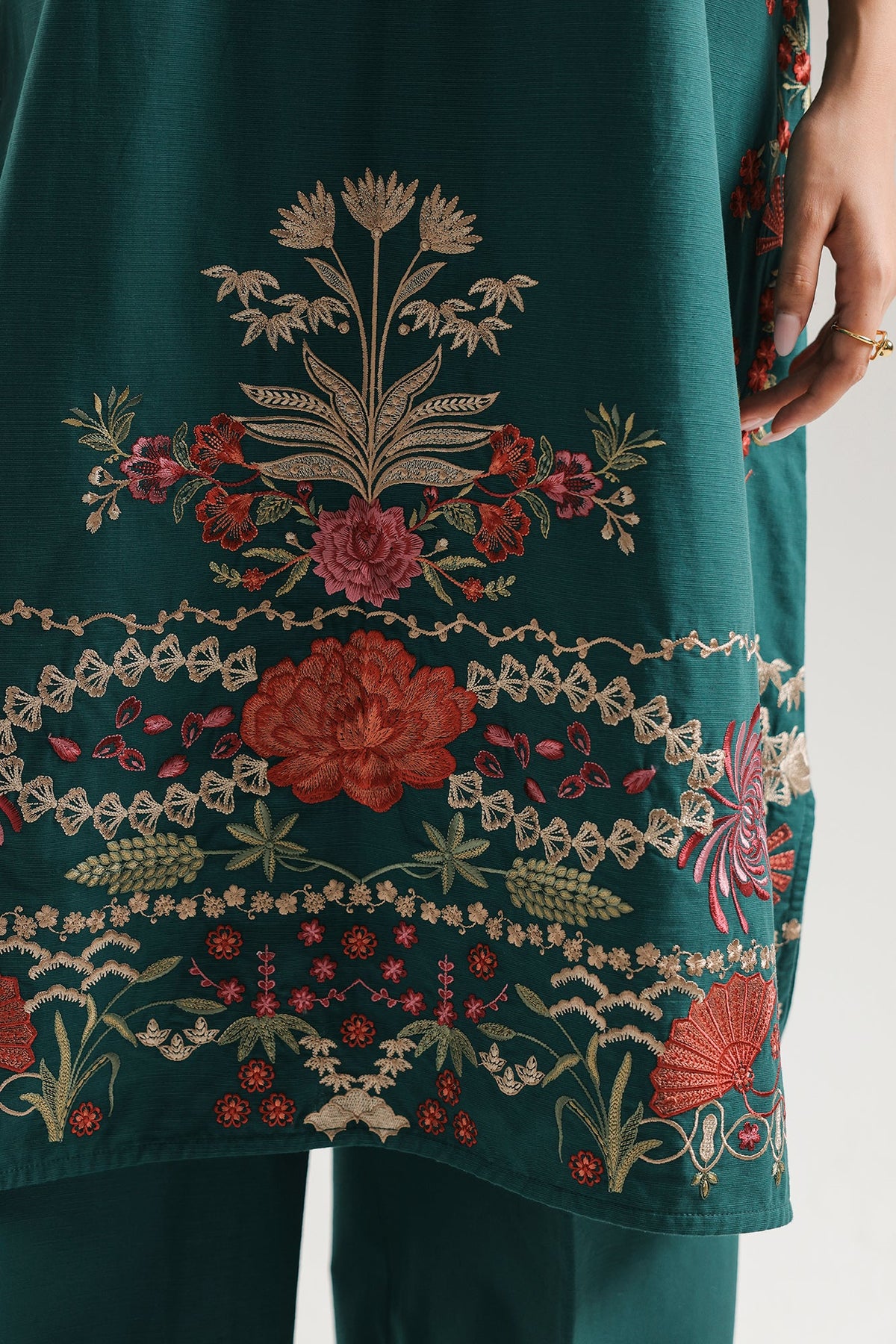 EMBROIDERED SUIT (E4791-103-708)