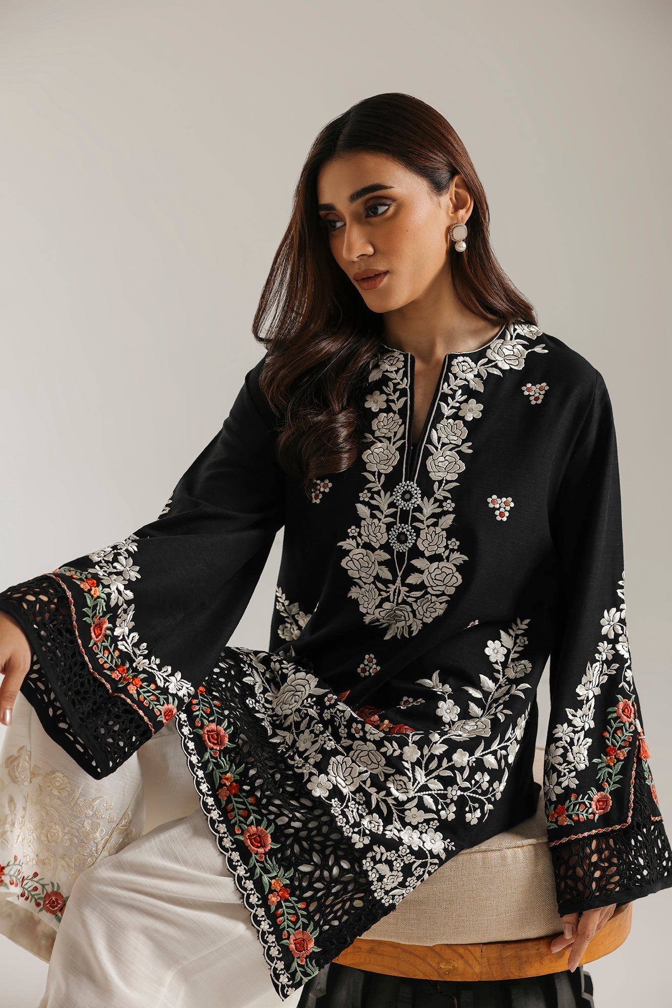 EMBROIDERED SUIT (E4792-103-901)