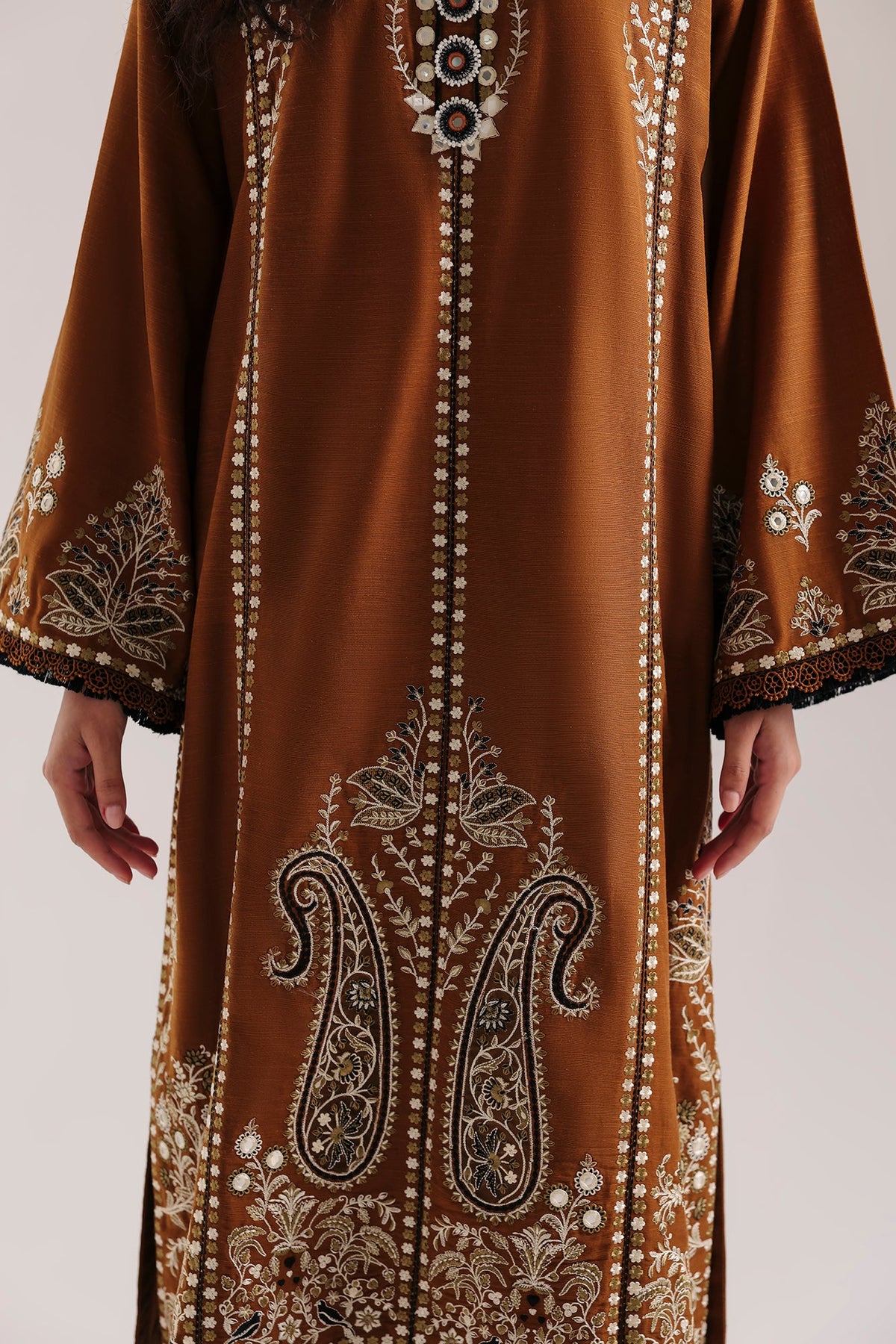 EMBROIDERED SUIT (E4795-103-218)