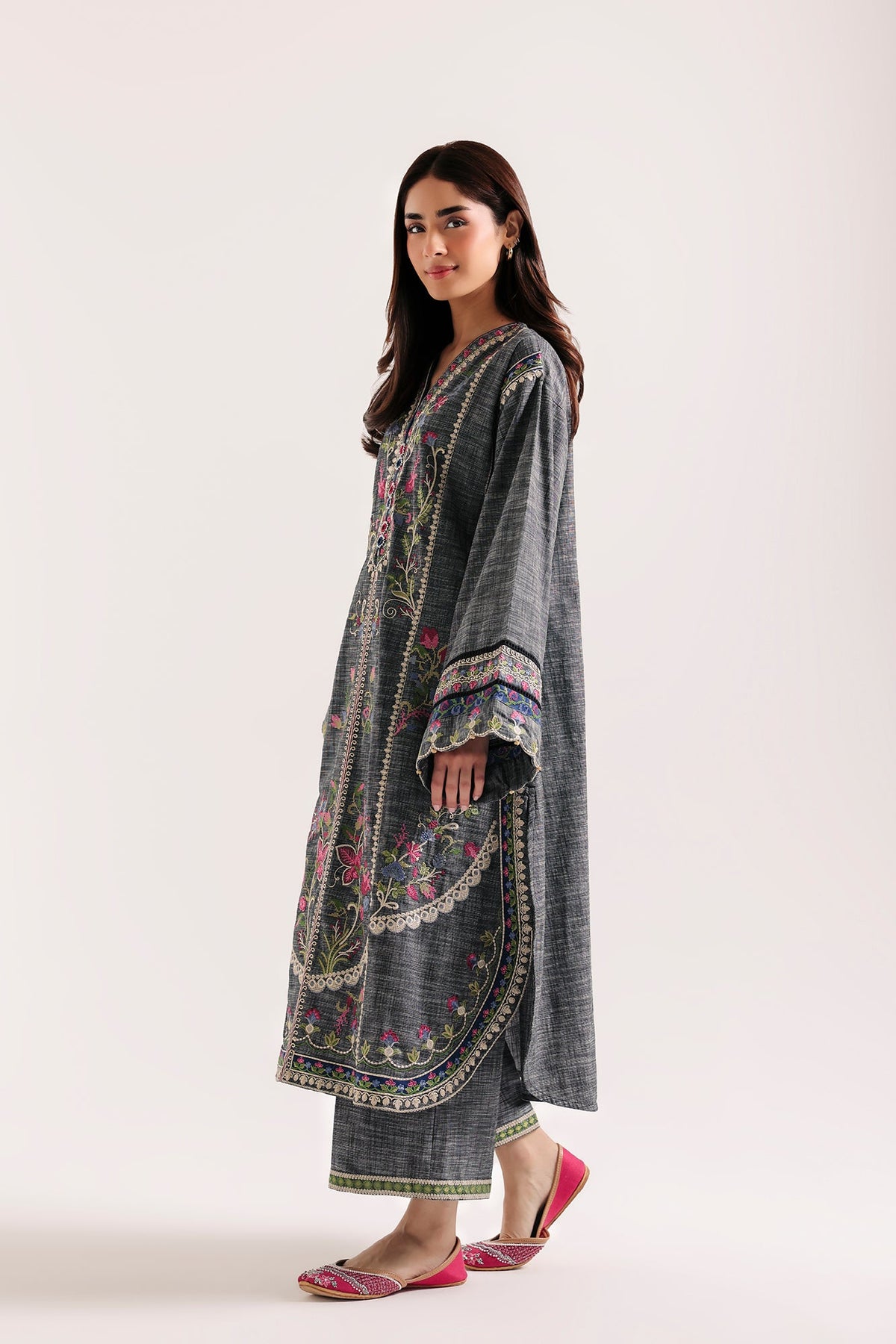 EMBROIDERED SUIT (E4804-103-901)