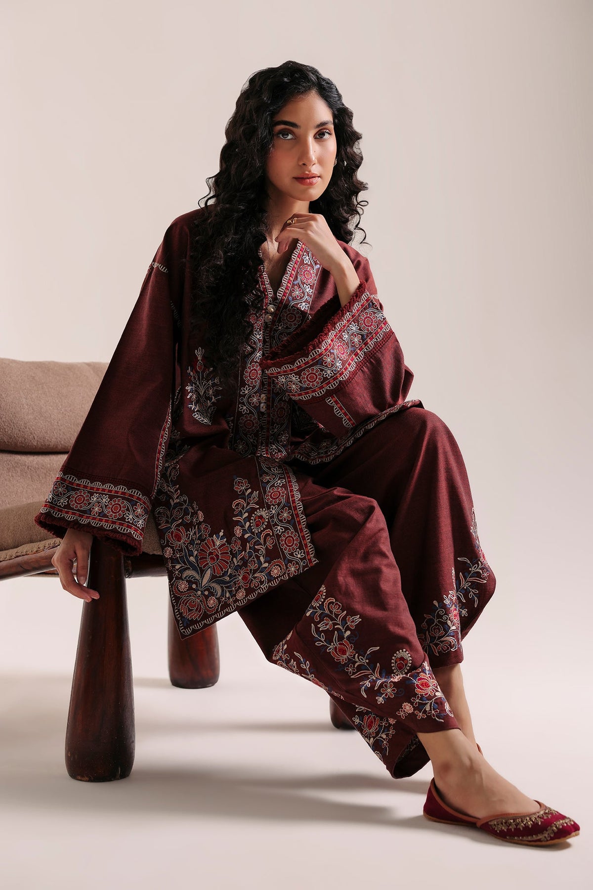 EMBROIDERED SUIT (E4807-103-301)