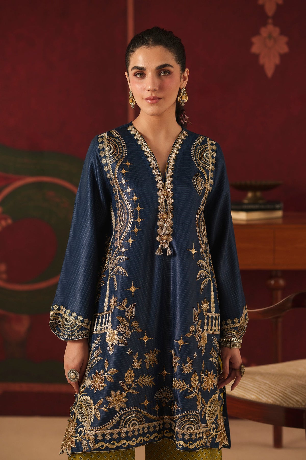 EMBROIDERED SUIT (E4818-103-618)