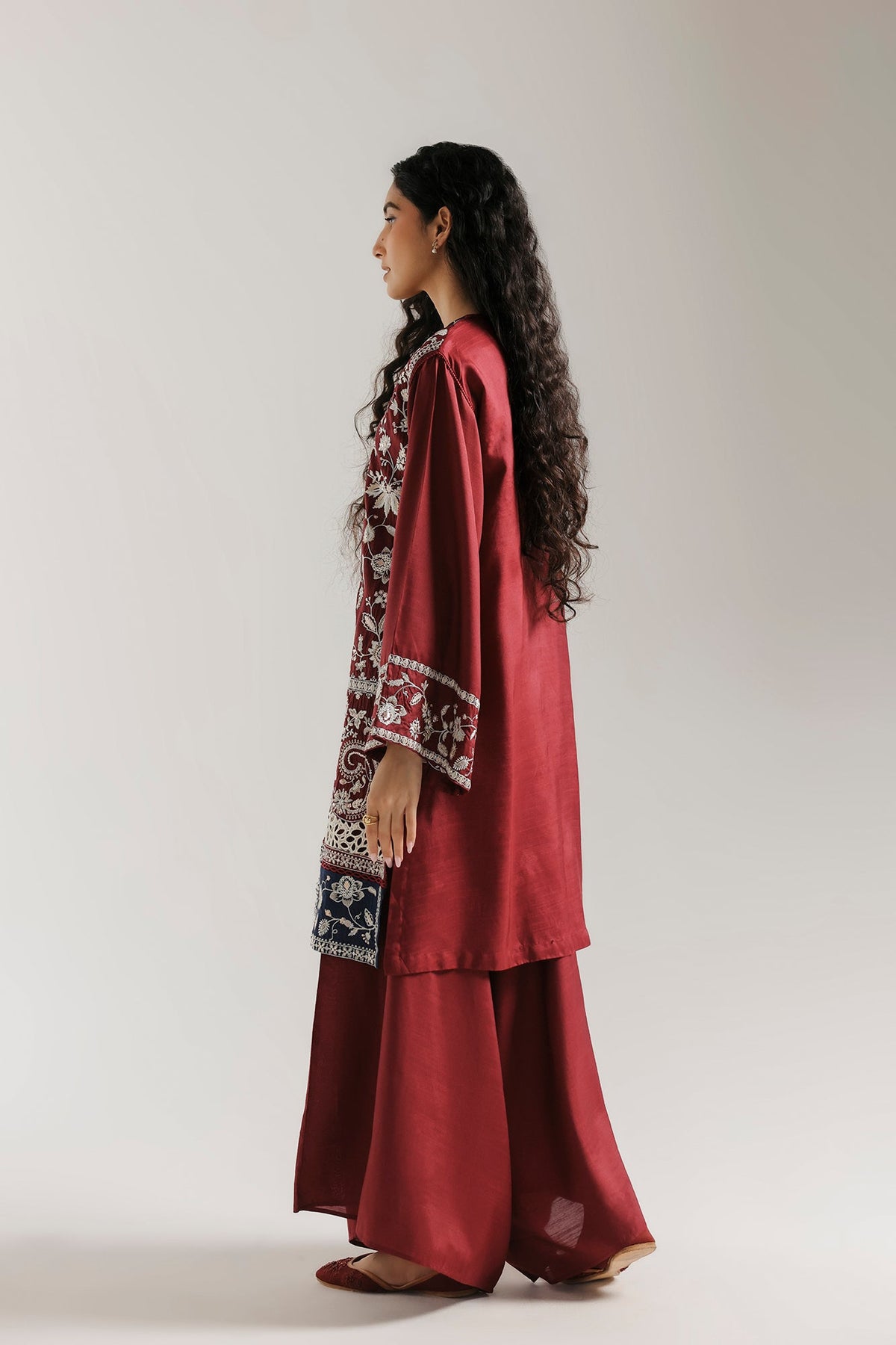 EMBROIDERED SUIT (E4825-103-402)