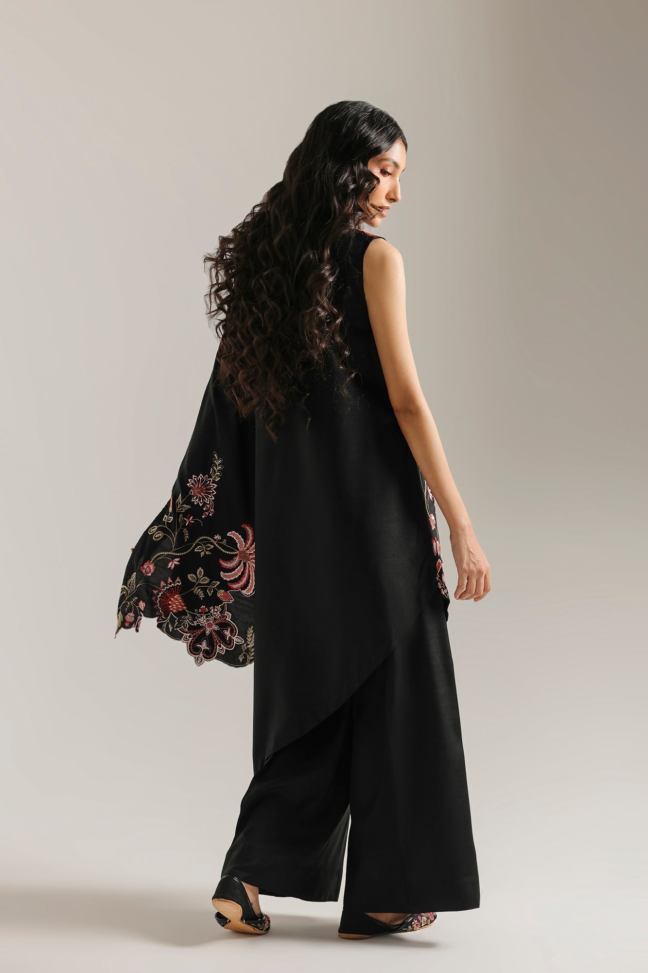 EMBROIDERED SUIT (E4832-103-901)