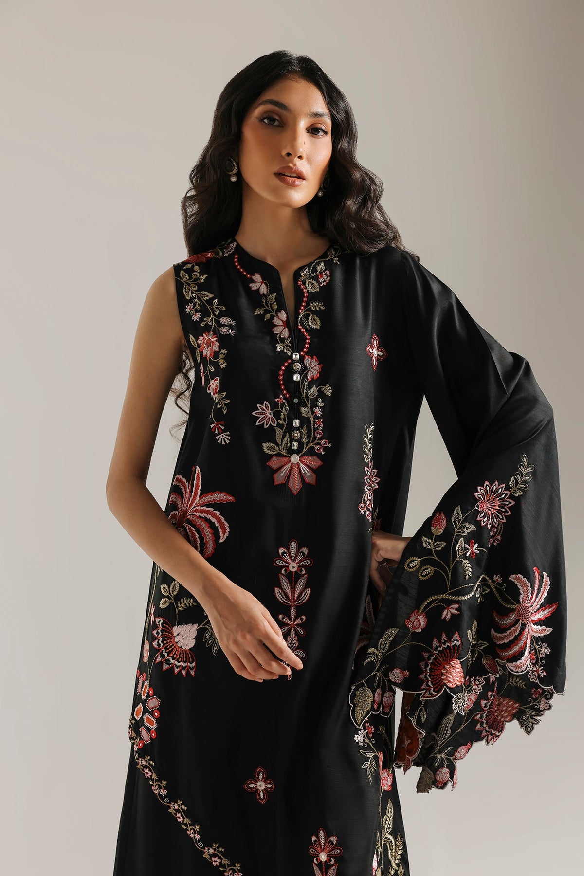 EMBROIDERED SUIT (E4832-103-901)