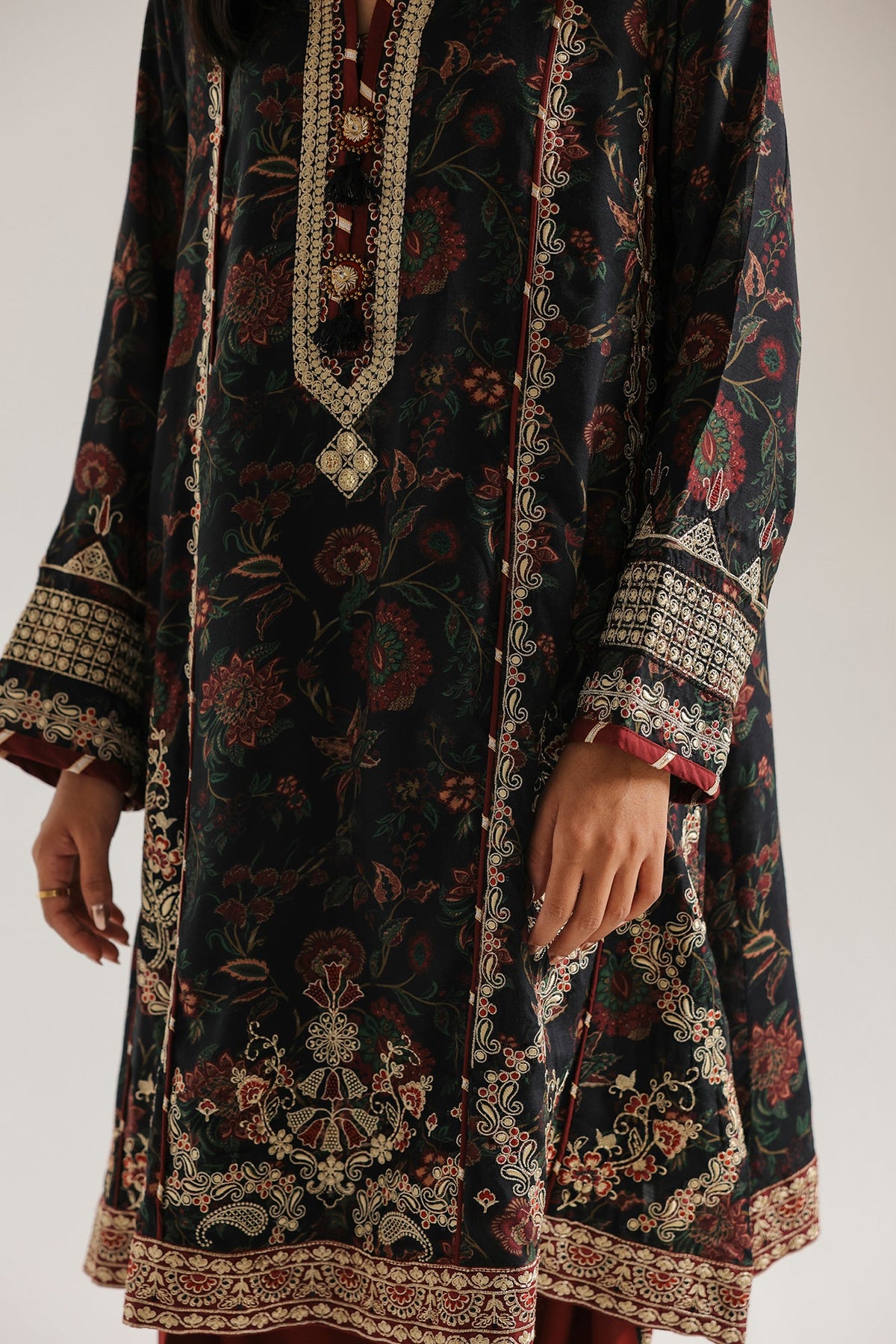 EMBROIDERED SUIT (E4838-103-901)