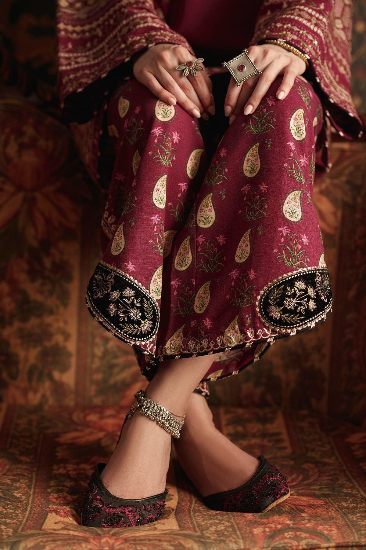 EMBROIDERED SUIT (E4865-103-416)