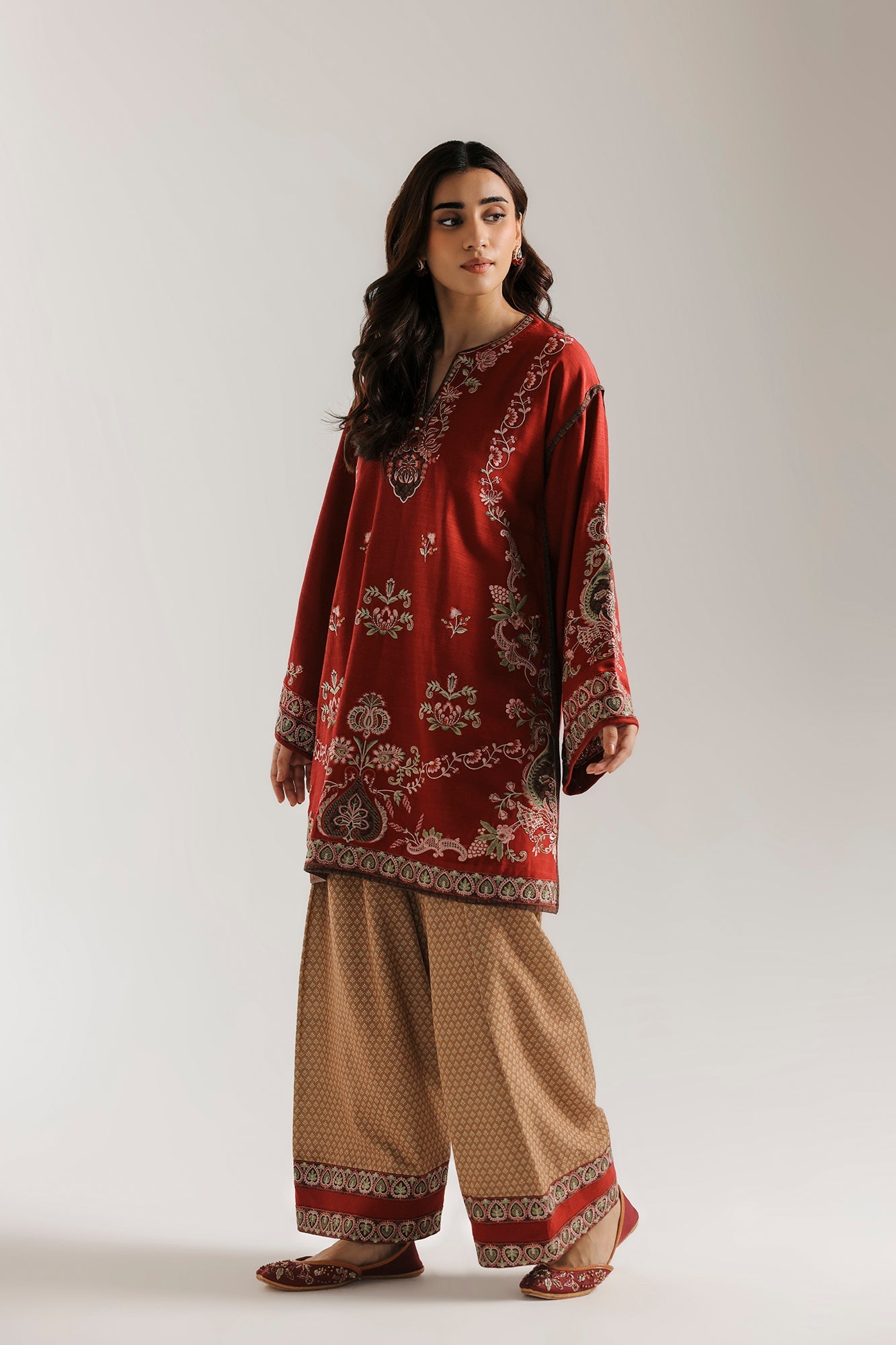 EMBROIDERED SUIT (E4870-103-304)
