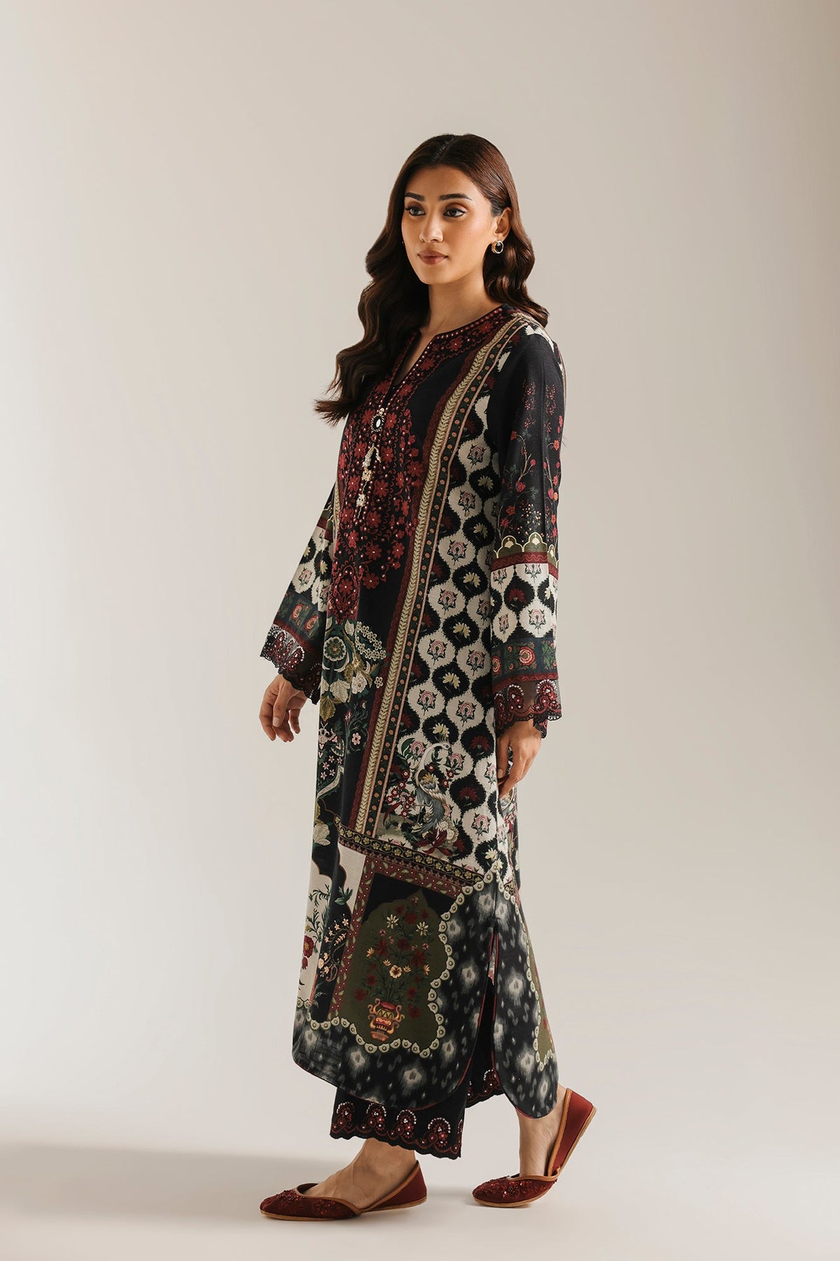 EMBROIDERED SUIT (E4872-103-901)