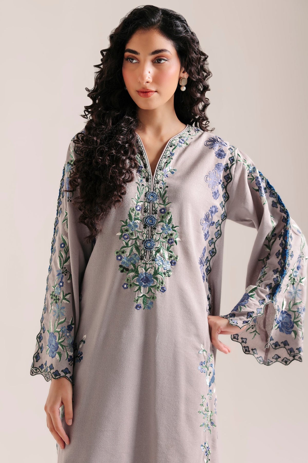 EMBROIDERED SUIT (E4880-103-910)