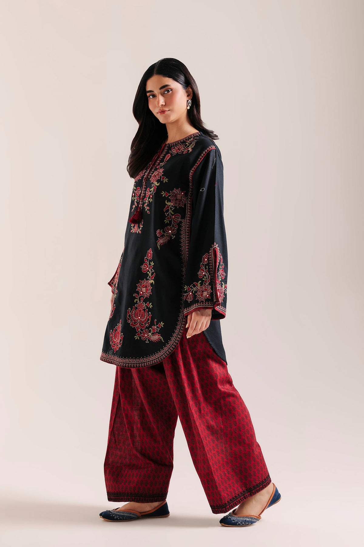 EMBROIDERED SUIT (E4890-103-902)