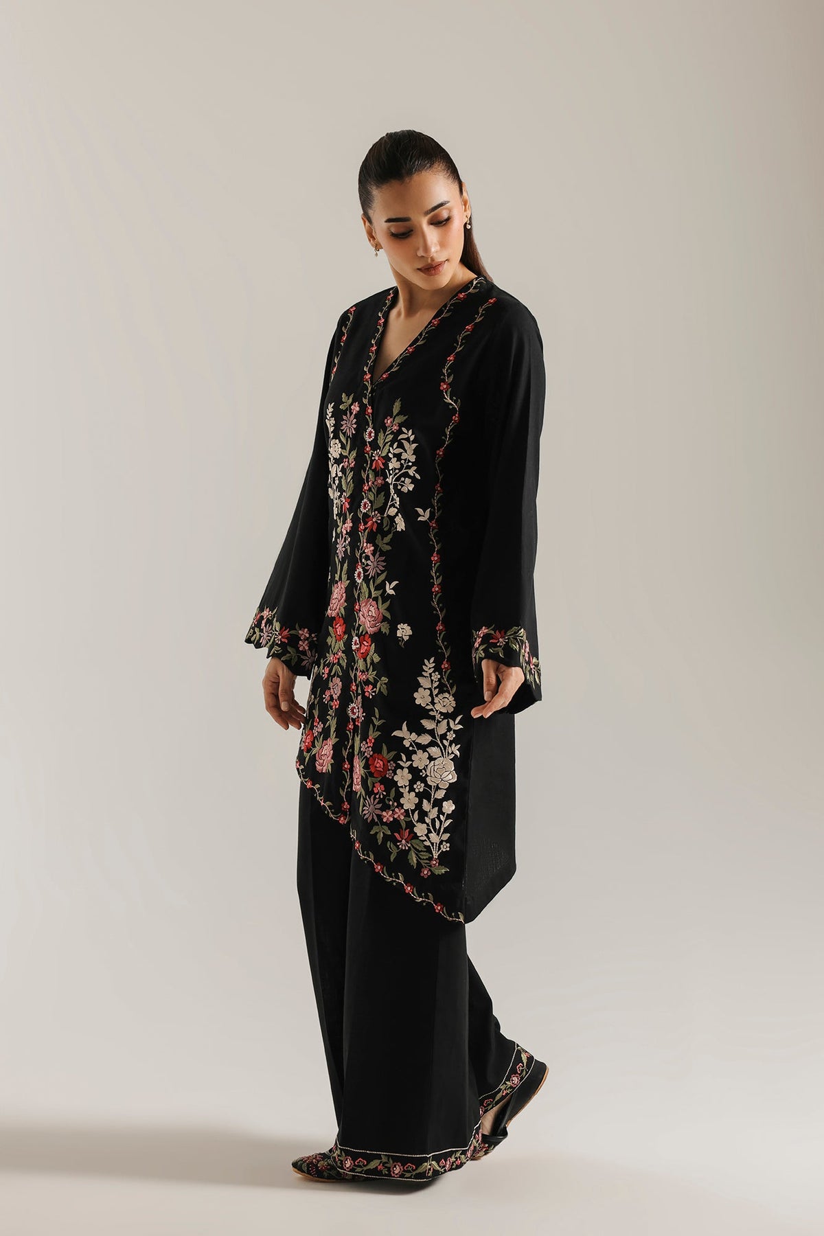 EMBROIDERED SUIT (E4893-103-902)