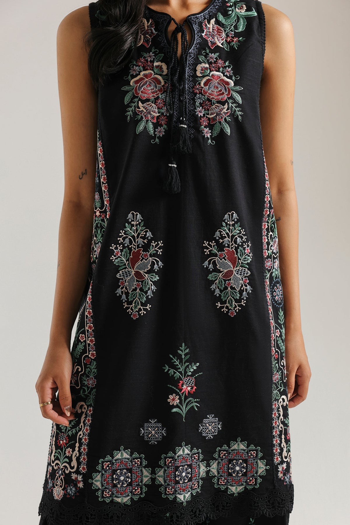EMBROIDERED SUIT (E4905-103-901)