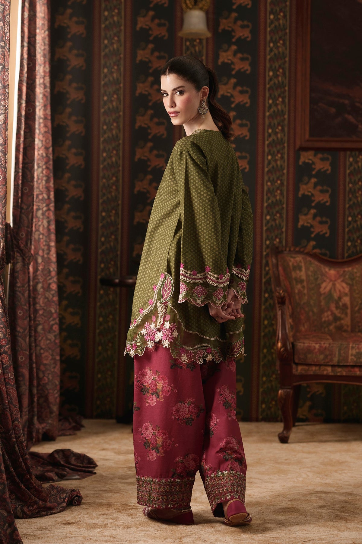 EMBROIDERED SUIT (E4906-103-709)