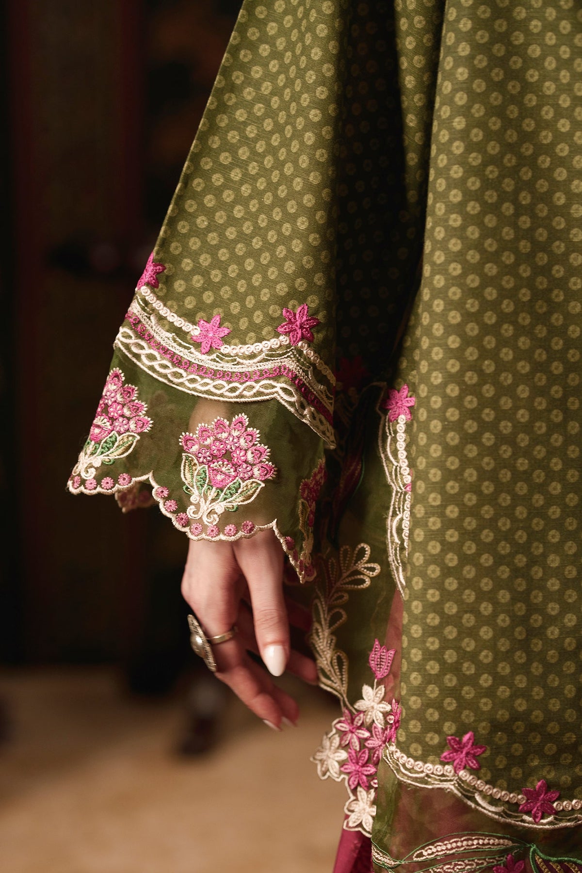 EMBROIDERED SUIT (E4906-103-709)
