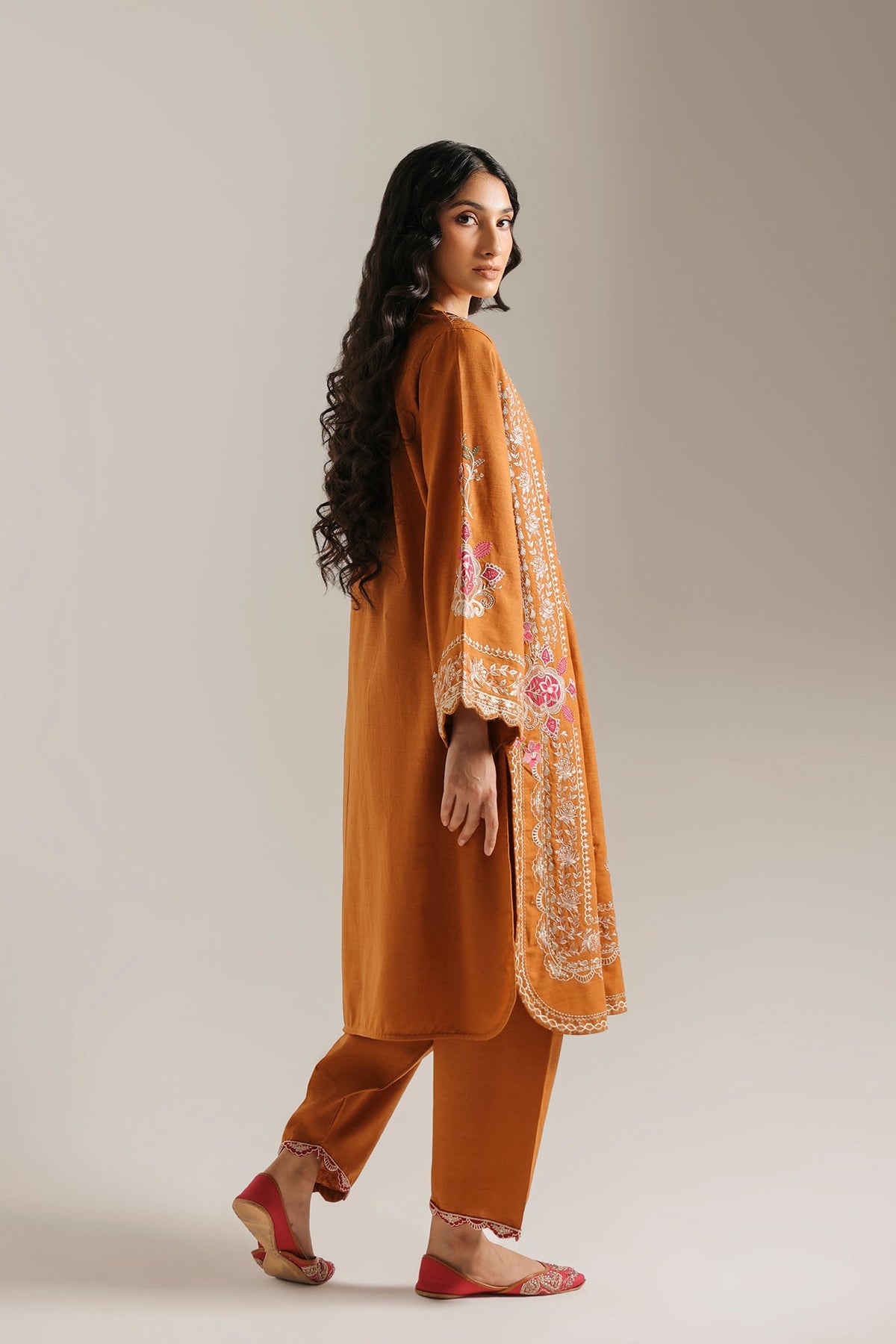 EMBROIDERED SUIT (E4910-103-202)