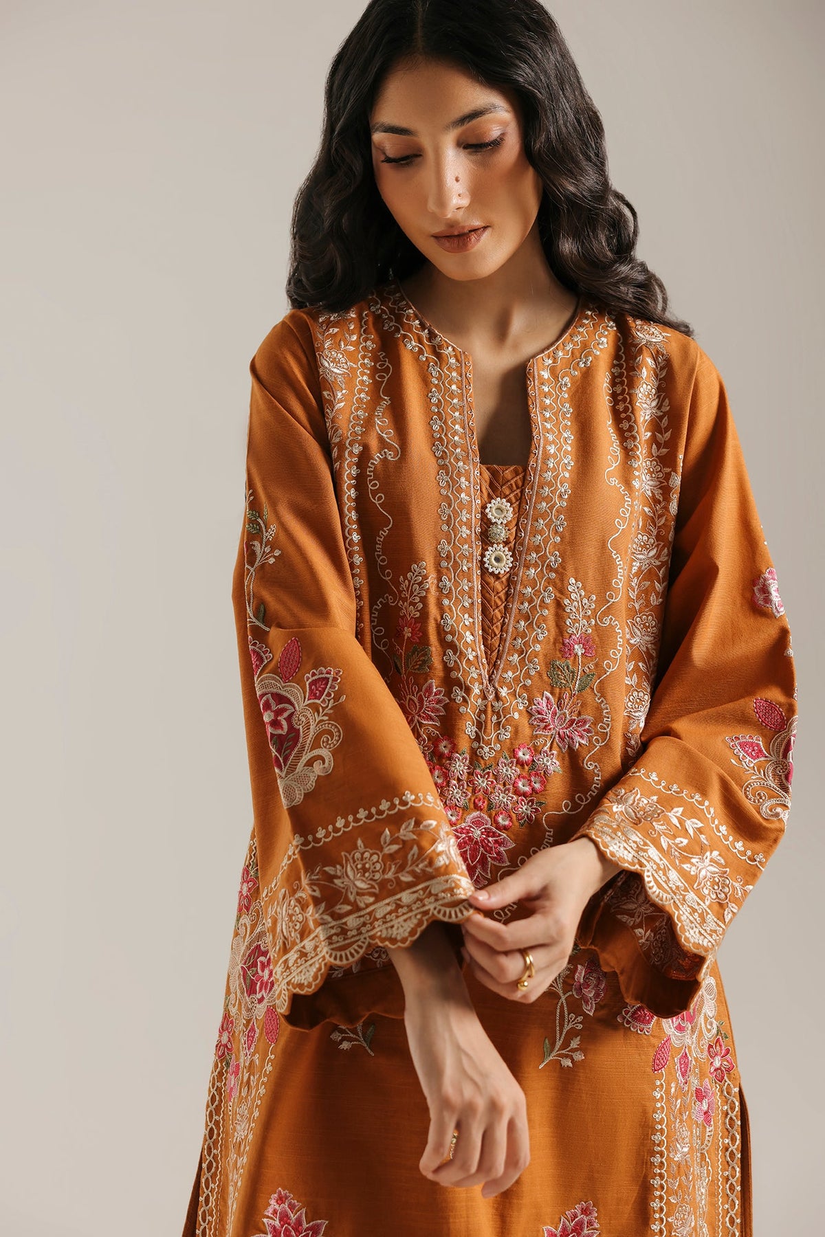 EMBROIDERED SUIT (E4910-103-202)