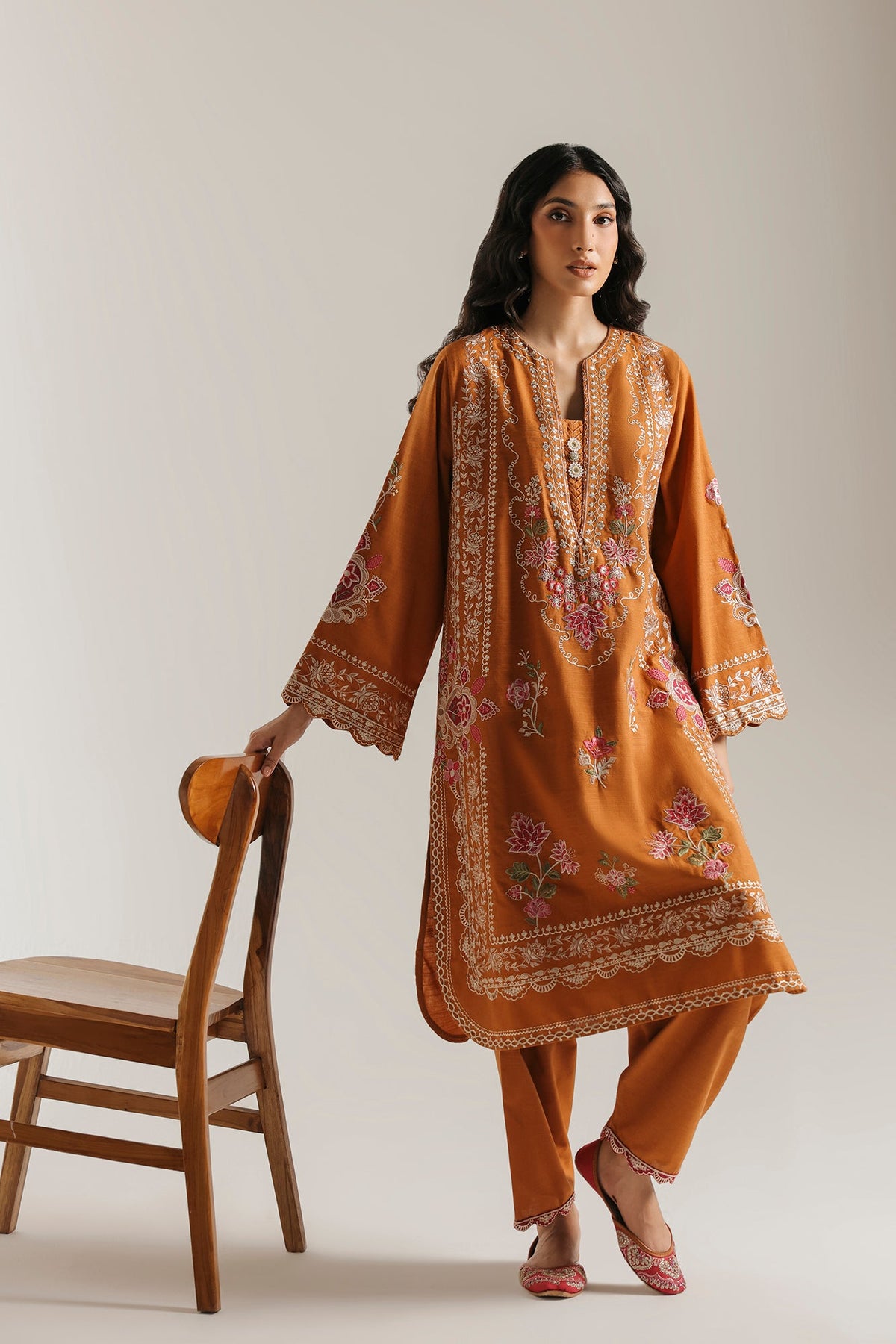 EMBROIDERED SUIT (E4910-103-202)