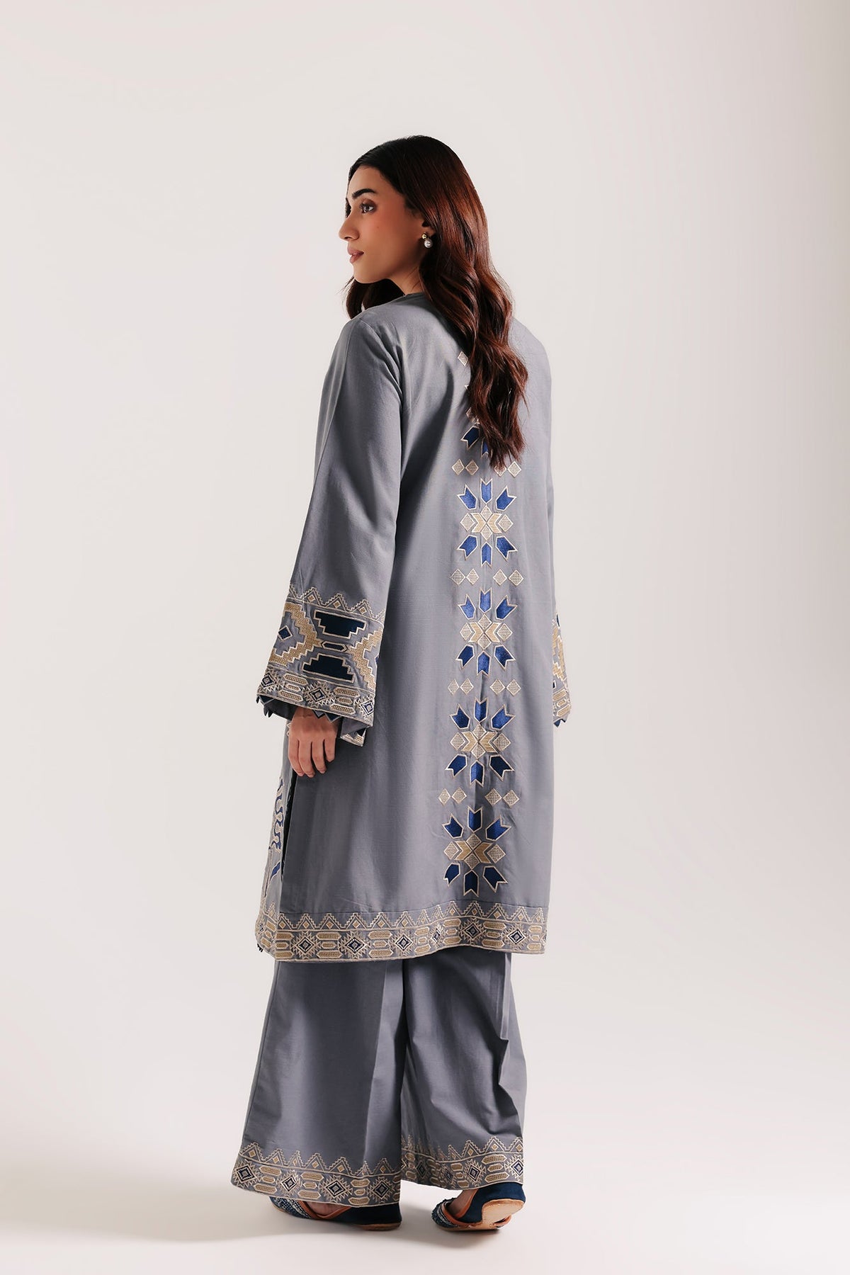 EMBROIDERED SUIT (E4923-103-916)