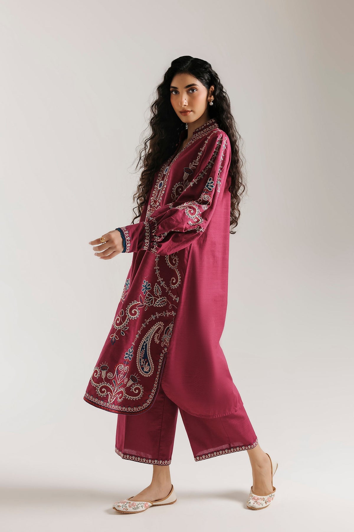 EMBROIDERED SUIT (E4928-103-403)