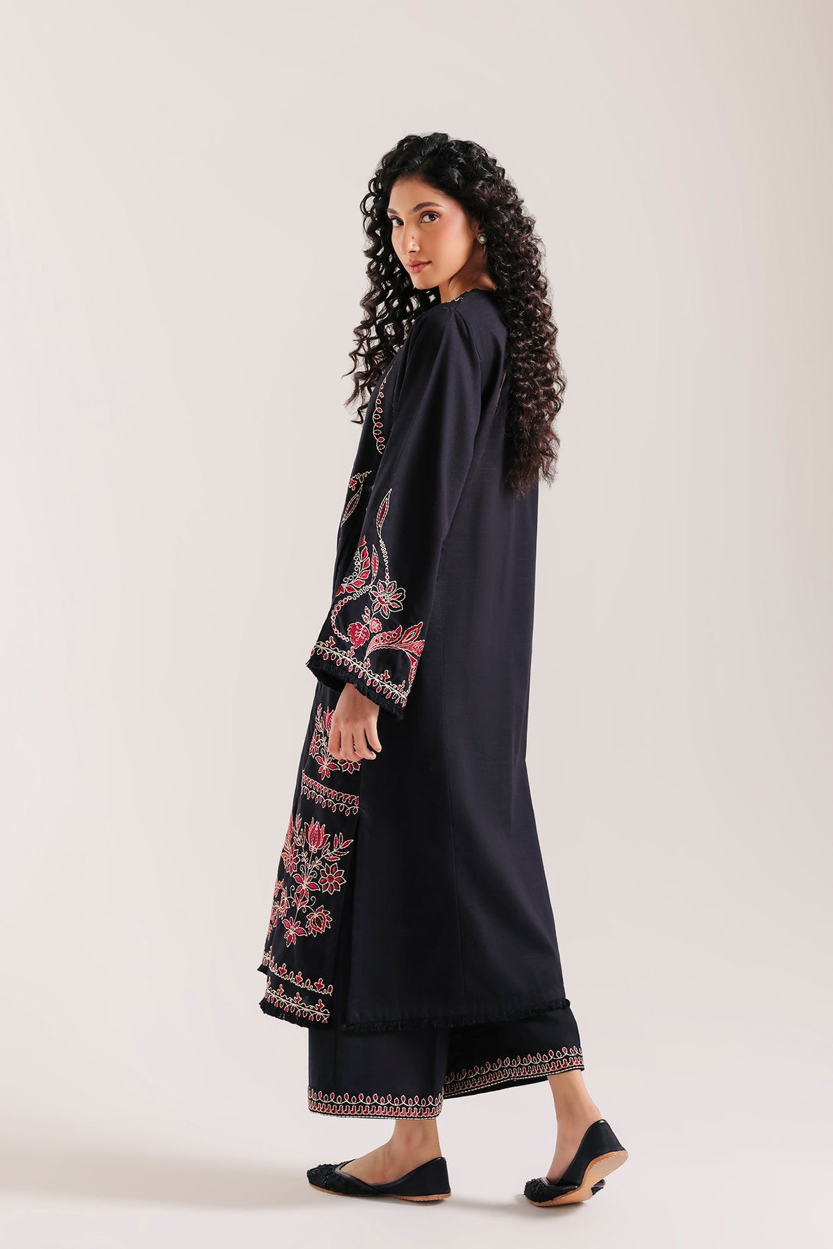 EMBROIDERED SUIT (E4945-103-901)