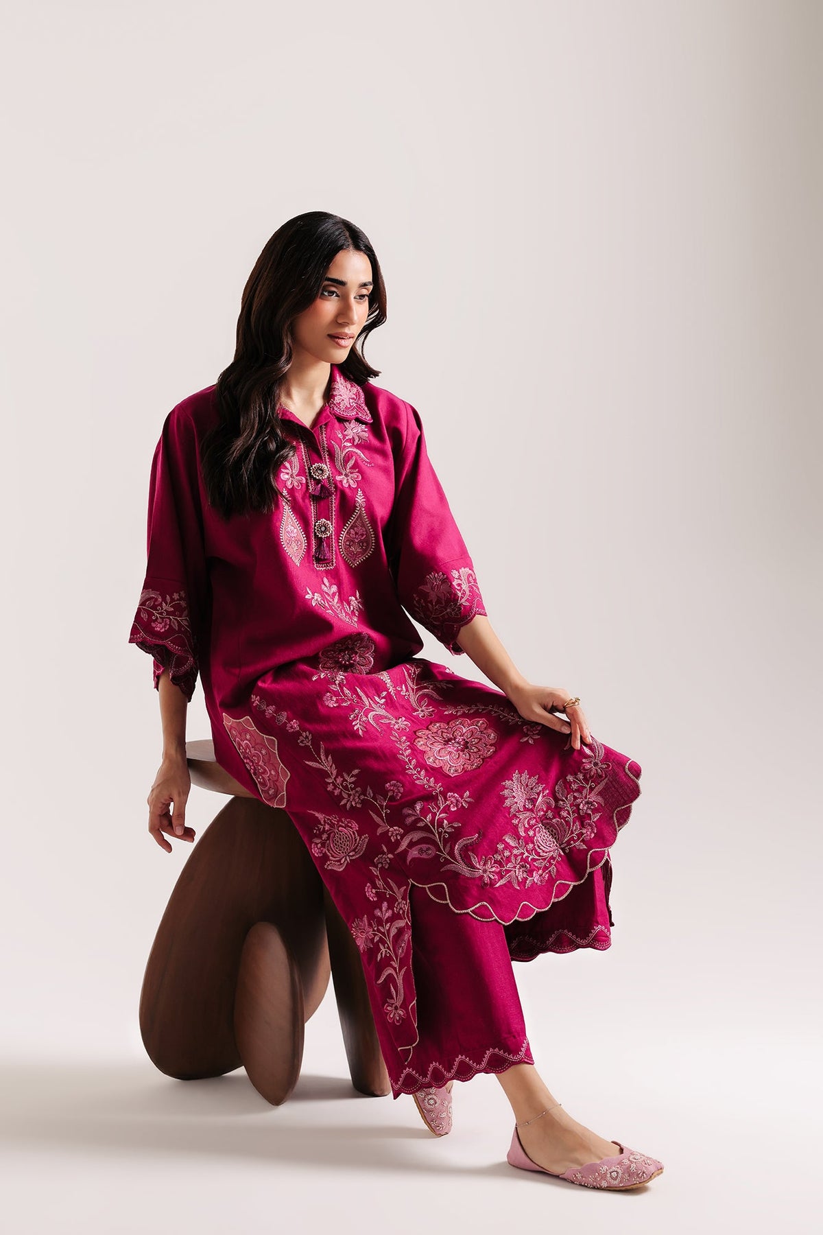 EMBROIDERED SUIT (E4946-103-519)