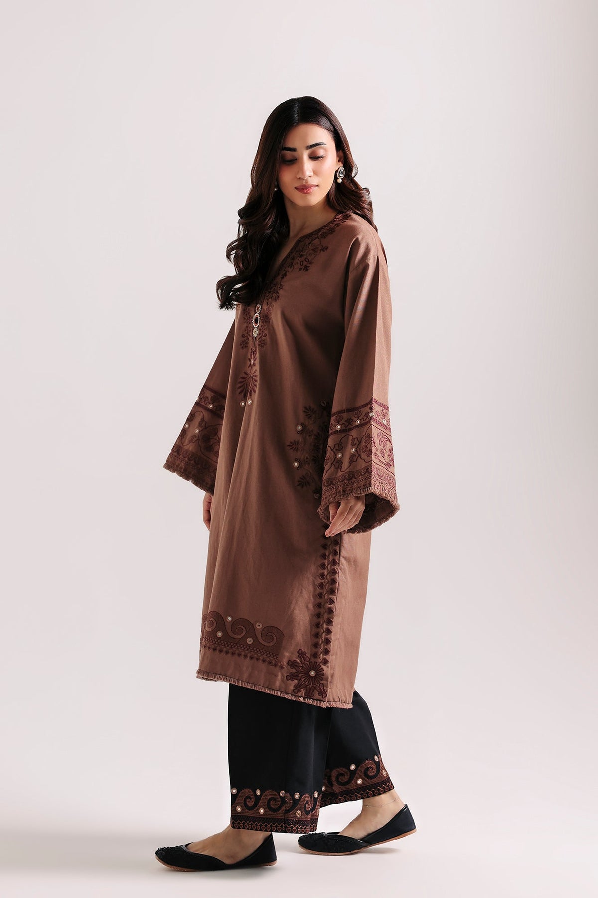 EMBROIDERED SUIT (E4953-103-803)