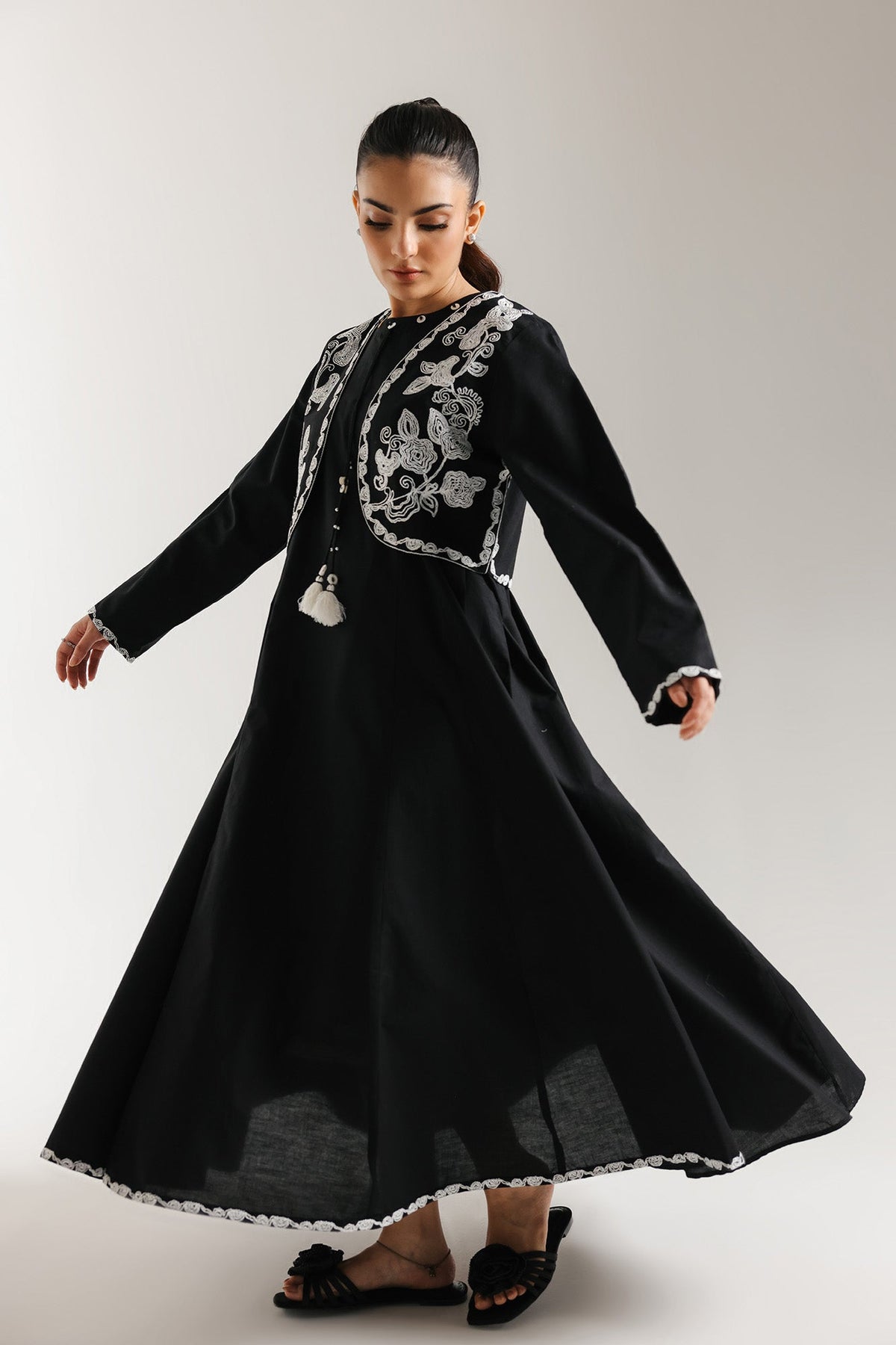 EMBROIDERED DRESS (E6944/102/901)