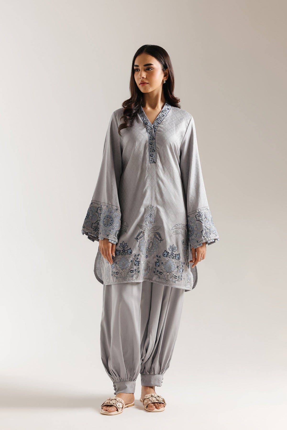 EMBROIDERED SUIT (E6966/102/909)