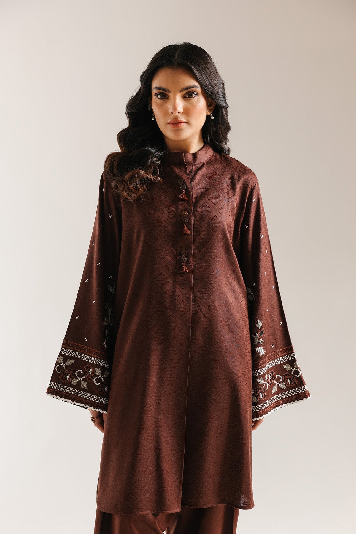EMBROIDERED SUIT (E7257/102/317)