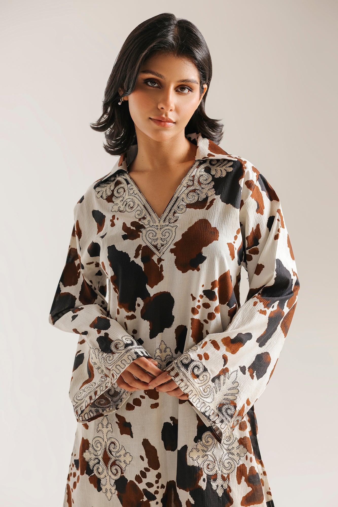 EMBROIDERED SUIT (E7547/102/004)
