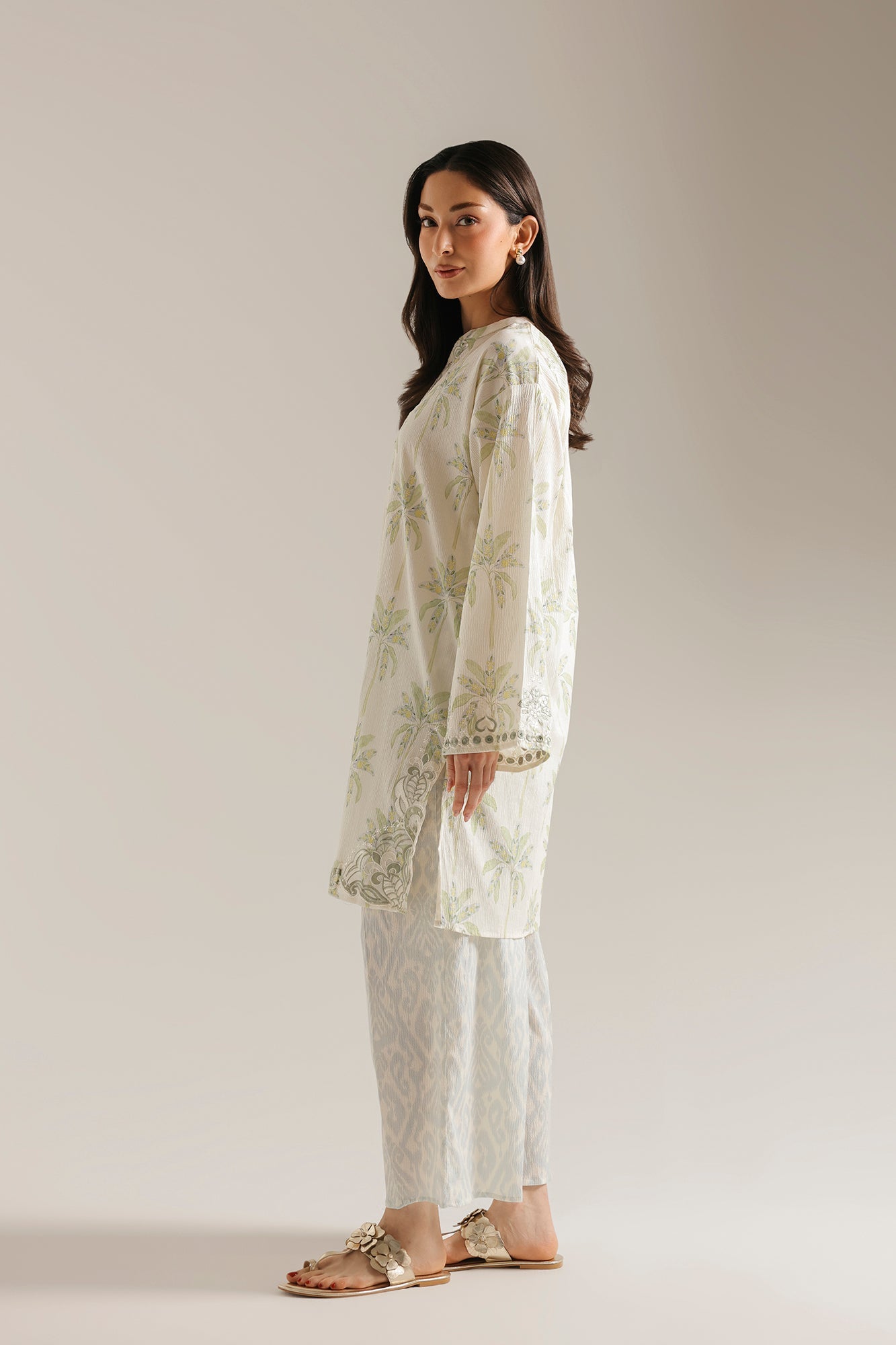 EMBROIDERED SUIT (E7550/102/002)