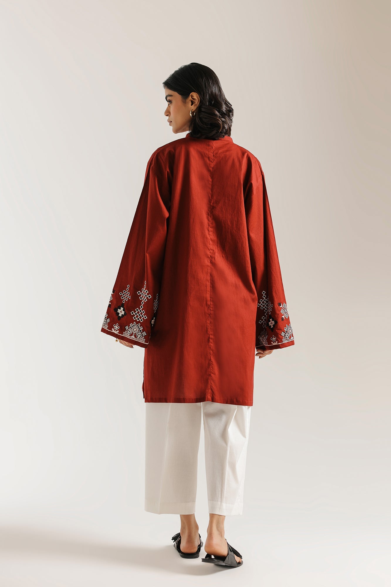 EMBROIDERED SUIT (E7553/102/305)