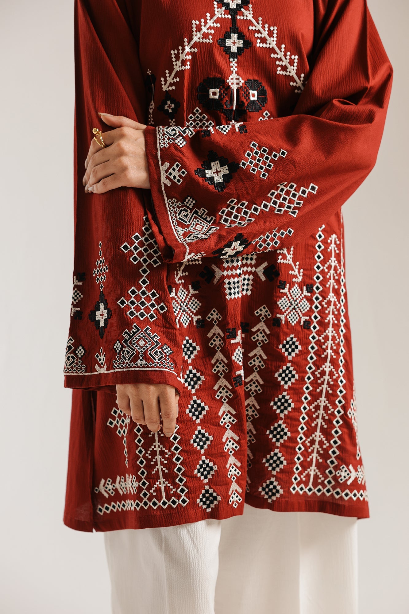 EMBROIDERED SUIT (E7553/102/305)