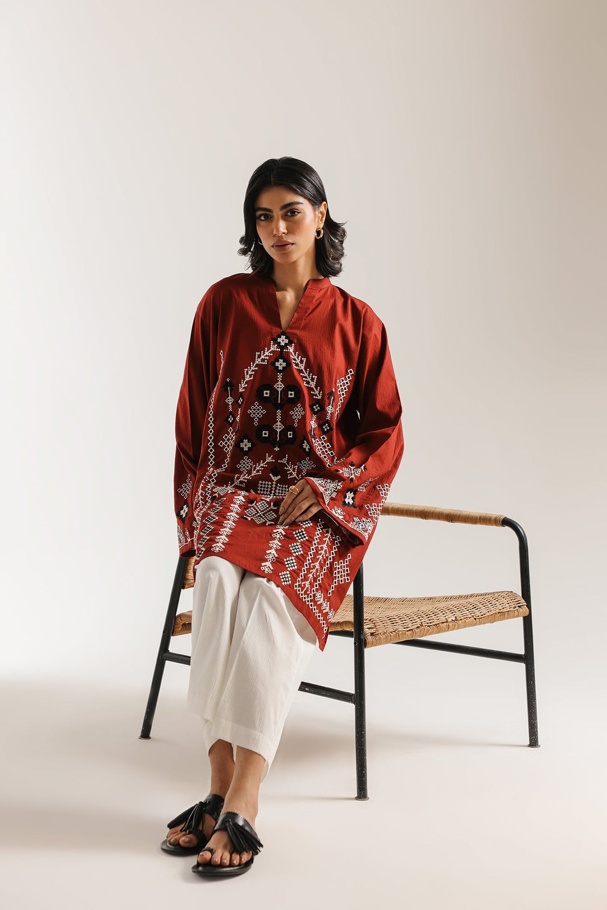 EMBROIDERED SUIT (E7553/102/305)