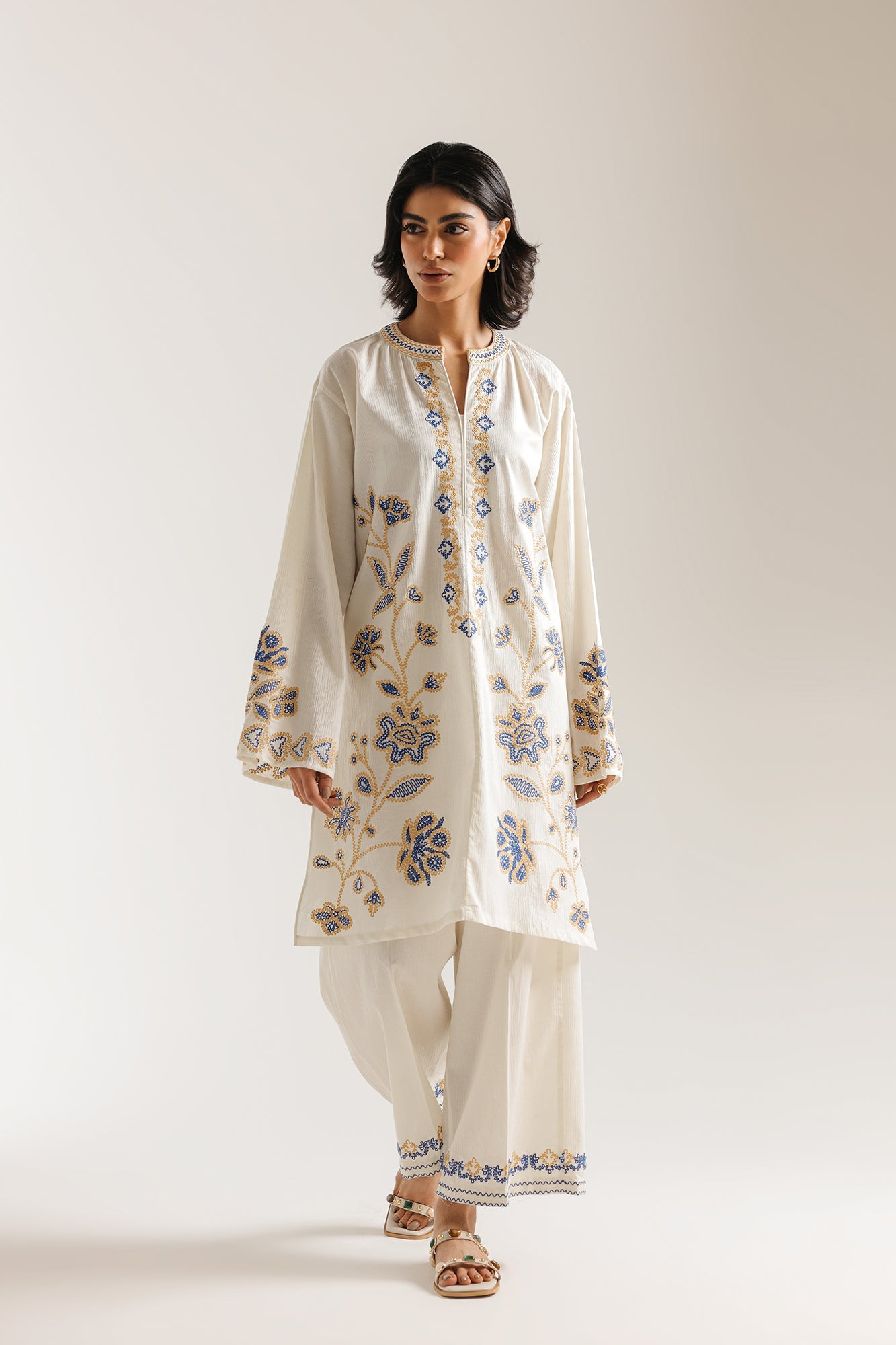EMBROIDERED SUIT (E7554/102/004)