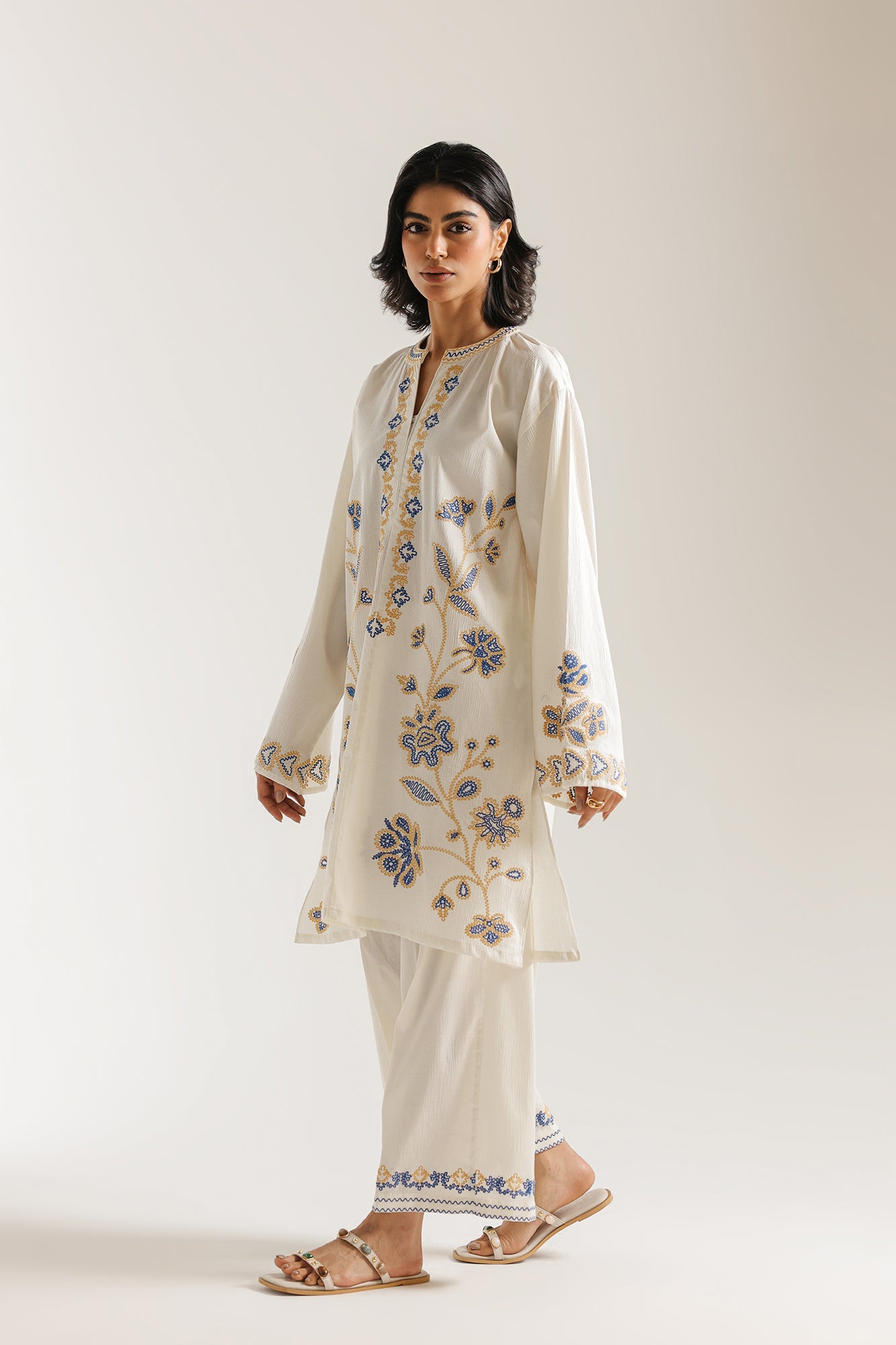 EMBROIDERED SUIT (E7554/102/004)