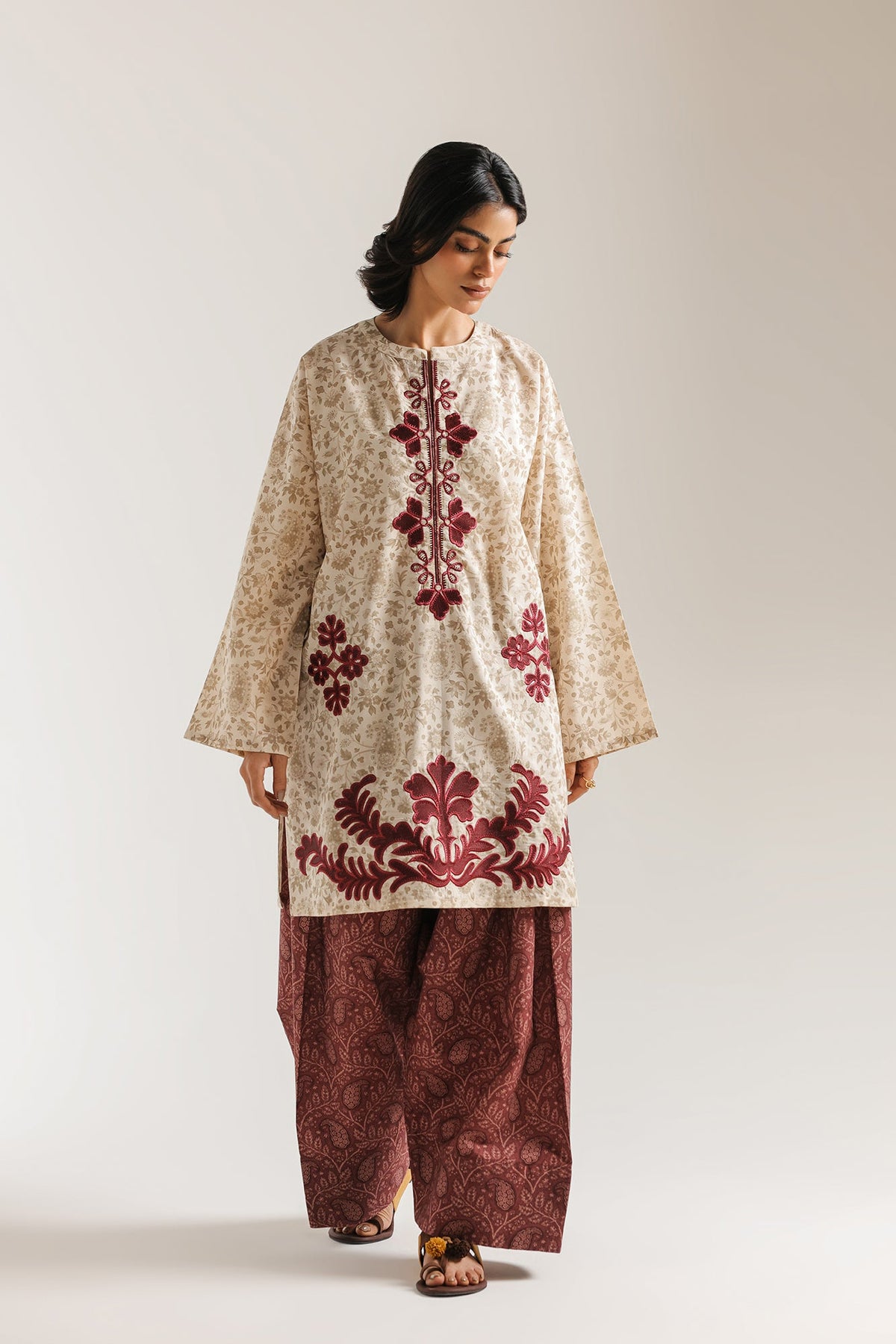 EMBROIDERED SUIT (E7555/102/004)