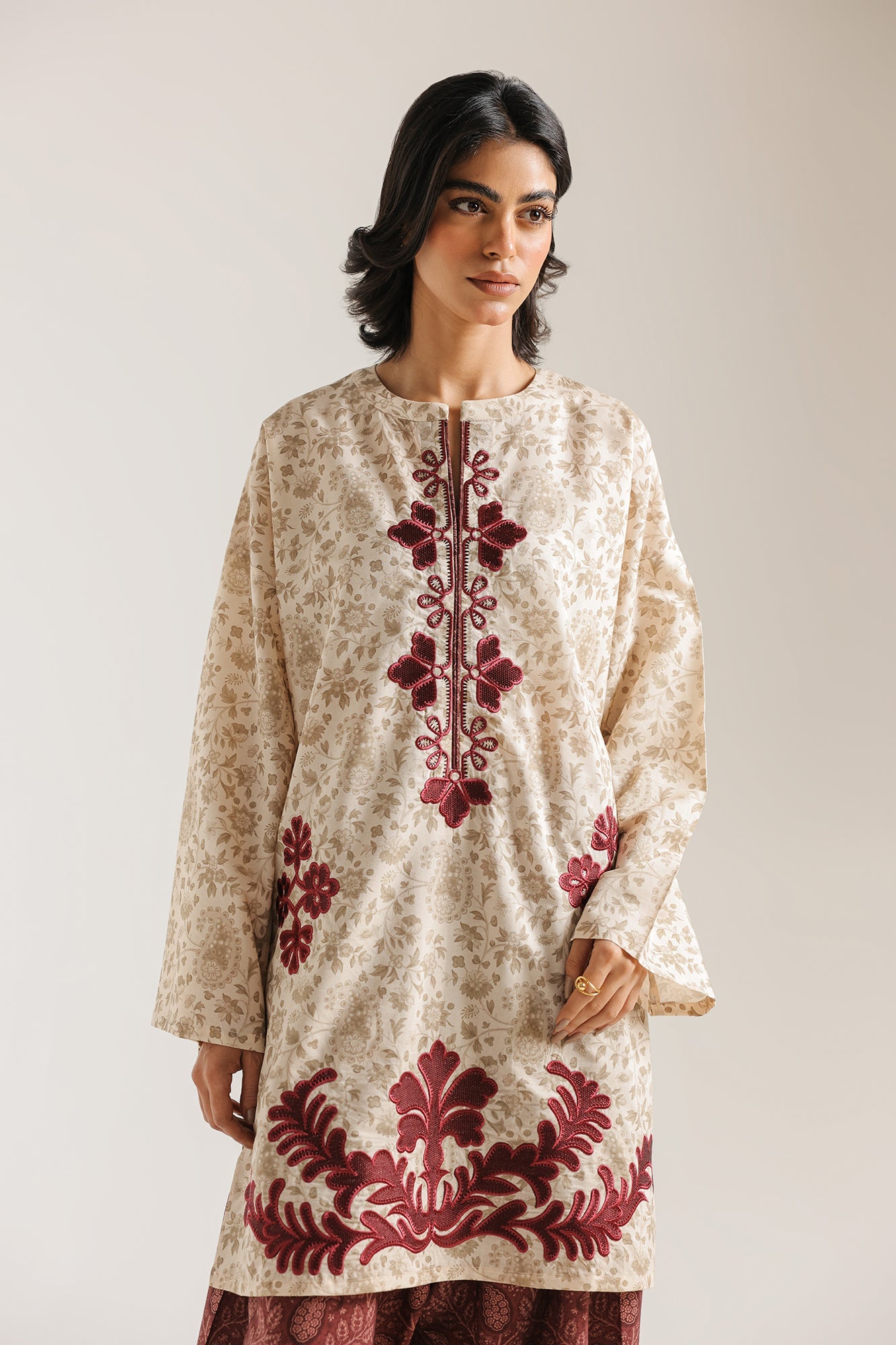 EMBROIDERED SUIT (E7555/102/004)