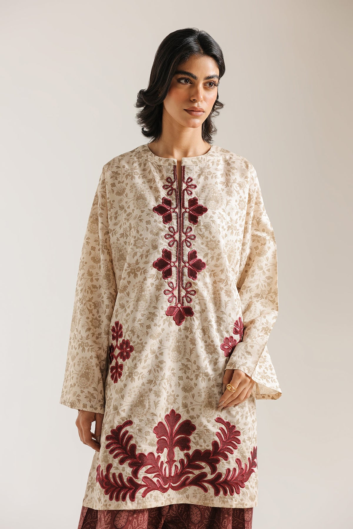 EMBROIDERED SUIT (E7555/102/004)