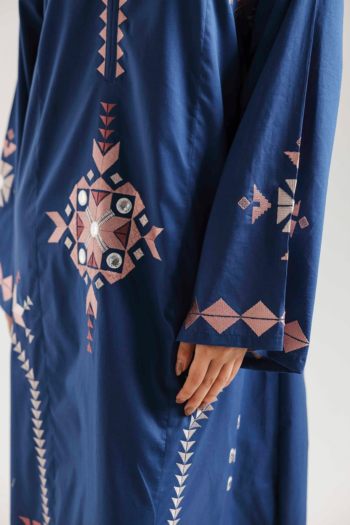 EMBROIDERED SHIRT (E7566/102/622)