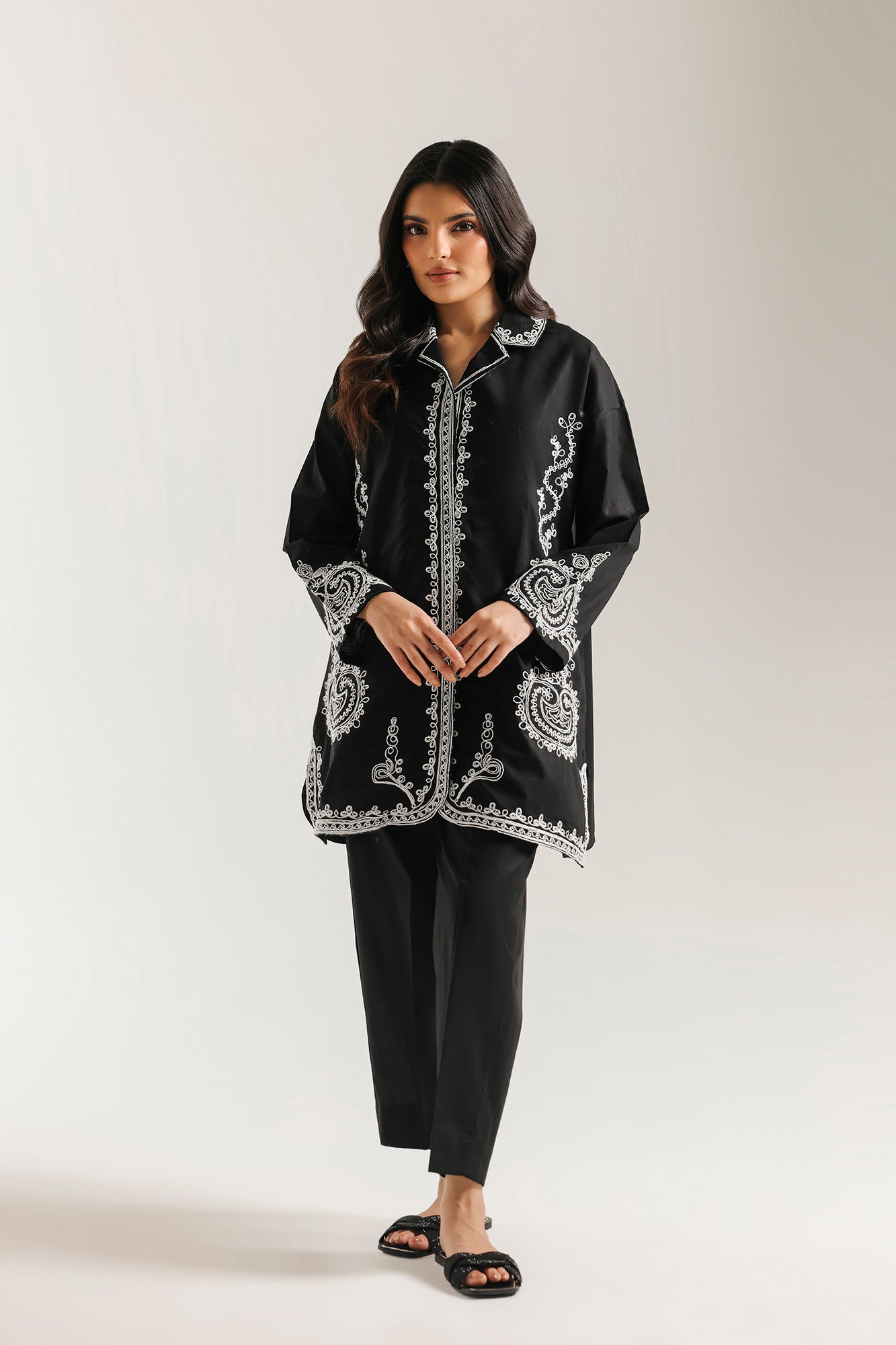 EMBROIDERED SUIT (E7607/102/902)