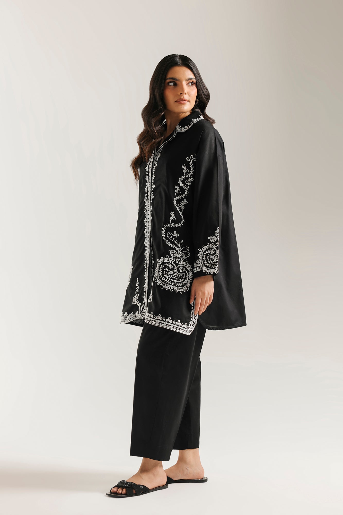 EMBROIDERED SUIT (E7607/102/902)